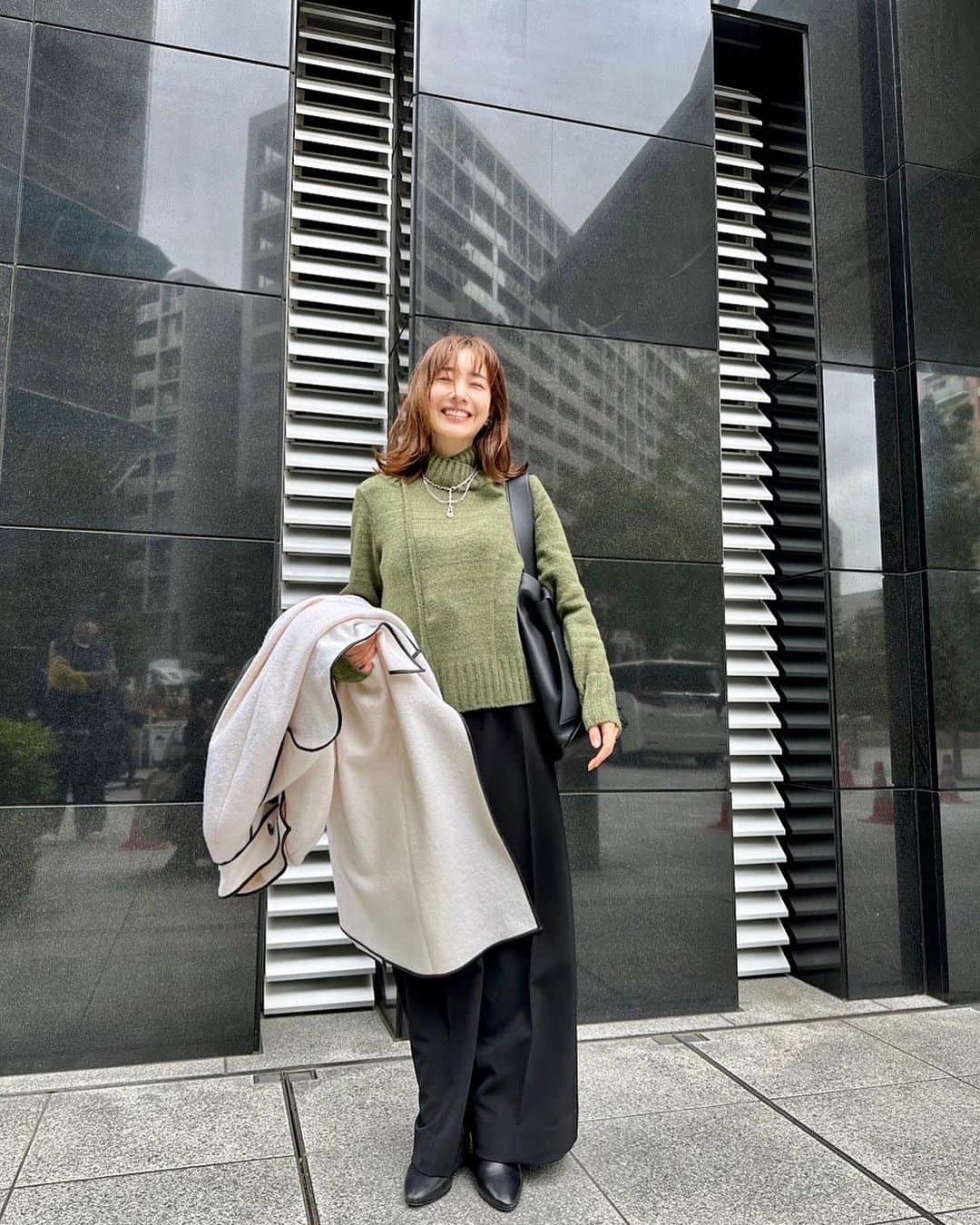 あなたがしてくれなくてものインスタグラム：「GINGER 副編集長 新名楓の 「KAEDE’s STYLE」✨  ３話で着用しているのはコチラ ぜひチェックしてみてください！  #あなたがしてくれなくても #田中みな実  第１話〜３話は #TVer で無料配信中！ プロフィール欄のリンクからチェック📺 ________________________  ●1p coat : @hdxuly knit : @akiranaka.official jumpsuit : @leurlogetteofficial boots : @31philliplim bag : @acnestudios jewelry : @mariablackjp / @tuwakrim /@nomg_official / @higashiyamapr  ●2,3p pants : @upperhights boots : @31philliplim jewelry : @artidaoud  ●4,5p jacket , T-shirt : @anayi_official mesh tops : @maisonspecial_women skirt : @fray_id shoes : @malonesouliers jewelry : @tuwakrim / @artidaoud / @duedonne.jewelry / @yoaa.official /  @higashiyamapr  ●6p bustier , pants : @matured_official shirt : @coel.official boots : @maisonmargiela jewelry : @hirotakajewelry  ●7p knit , pants : @miesrohe_ roomshoes : @givenchy  jewelry : @sympathy_of_soul /  @sympathy_of_soul_style  ●8,9p gilet : @_oslow_official_ knit : @stylings_official pants : @lily_brown_official boots : @31philliplim jewelry : @mariablackjp  ●10p cardigan : @lautashi pants : @stylings_official roomshoes : @givenchy」
