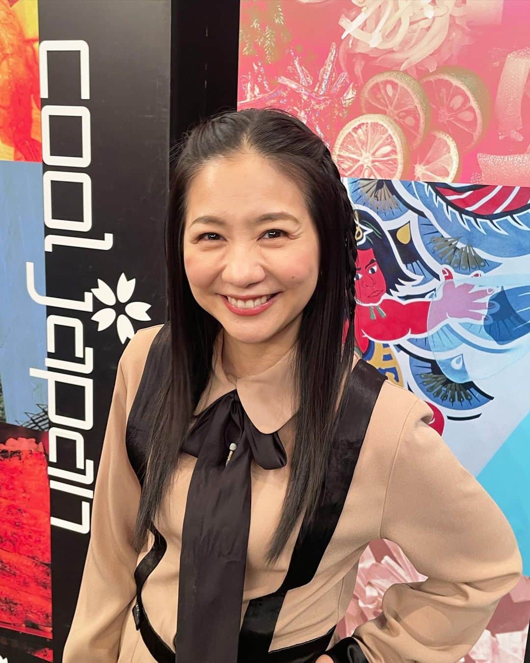 関根麻里さんのインスタグラム写真 - (関根麻里Instagram)「日本のヘアサロンはとってもクール！😊✨  「COOL JAPAN〜発掘!かっこいいニッポン〜」 日本人には気づかない日本文化の魅力を再発見！  #NHK #BS1 4月30日(日)午後6:00〜6:45 5月1日(月)午後5:00〜5:45  #クールジャパン #CoolJapan #ヘアサロン #HairSalons  all in one jumpsuit @adelly.tokyo shoes @fitfit_official_」4月30日 15時09分 - marisekine