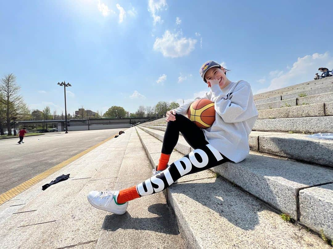 有沢雪さんのインスタグラム写真 - (有沢雪Instagram)「最高のお天気で運動🏀！ 気持ちよかった☺️ みんなはどんな連休を過ごすのかなぁ🐶  #私服はほぼスウェット #スウェットだいすき #JUSTDOIT #元バスケ部の実力は皆無になってた  前回の投稿のコメントにたくさん背中押されました。本当に嬉しかったです☺️♡ 後ほどお返しします🫶」4月30日 15時18分 - xx_snow_oo