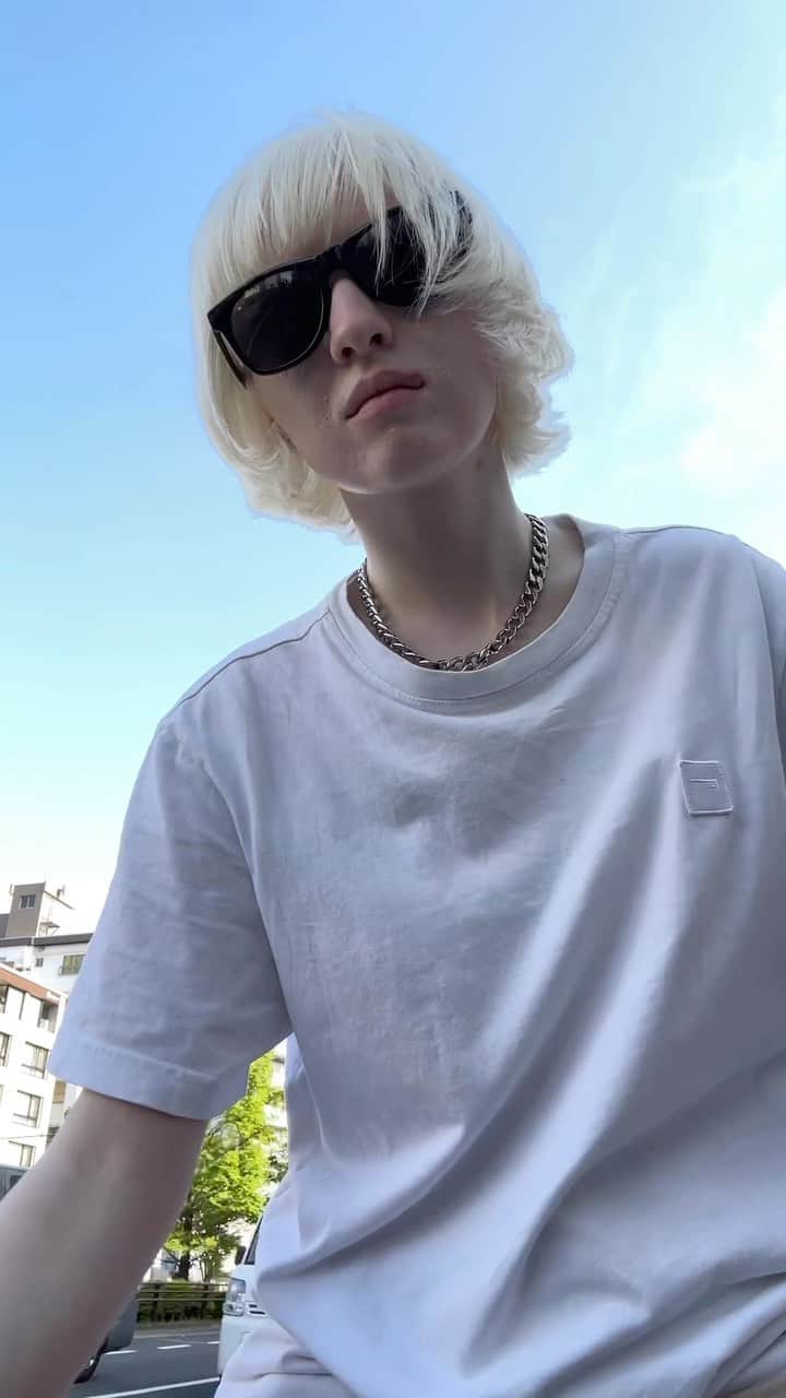 ナスチャのインスタグラム：「make sure to be honest with yourself and take care if your mental state. Sometimes it’s okay to be not okay, don’t pretend.   understand everything. realize everything. don’t assume anything」