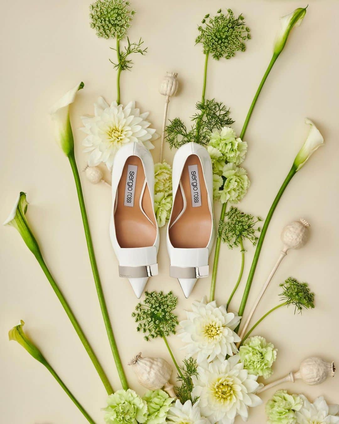Magnolia Whiteのインスタグラム：「・ ◆Sergio Rossi Bridal Collection   フルカスタマイズが可能なメイド・トゥ・オーダーコレクションでは、好きなアッパーの素材とカラー、ヒールの高さ、装飾パーツを選ぶことが可能。  インソールのロゴは、通常コレクションとは違う特別なホワイトベースをご用意しております。 さらに結婚式の日付や二人のイニシャルを印字すれば、世界で一足だけのオリジナルシューズに。  また、シューズのアウトソールに幸運をもたらす「サムシング・ブルー」の願いをこめたブルーのラウンドストーンが施されています。  MAGNOLIA WHITE omotesandoの店頭にて是非カスタマイゼーションのエクスペリエンスをお愉しみくださいませ。」
