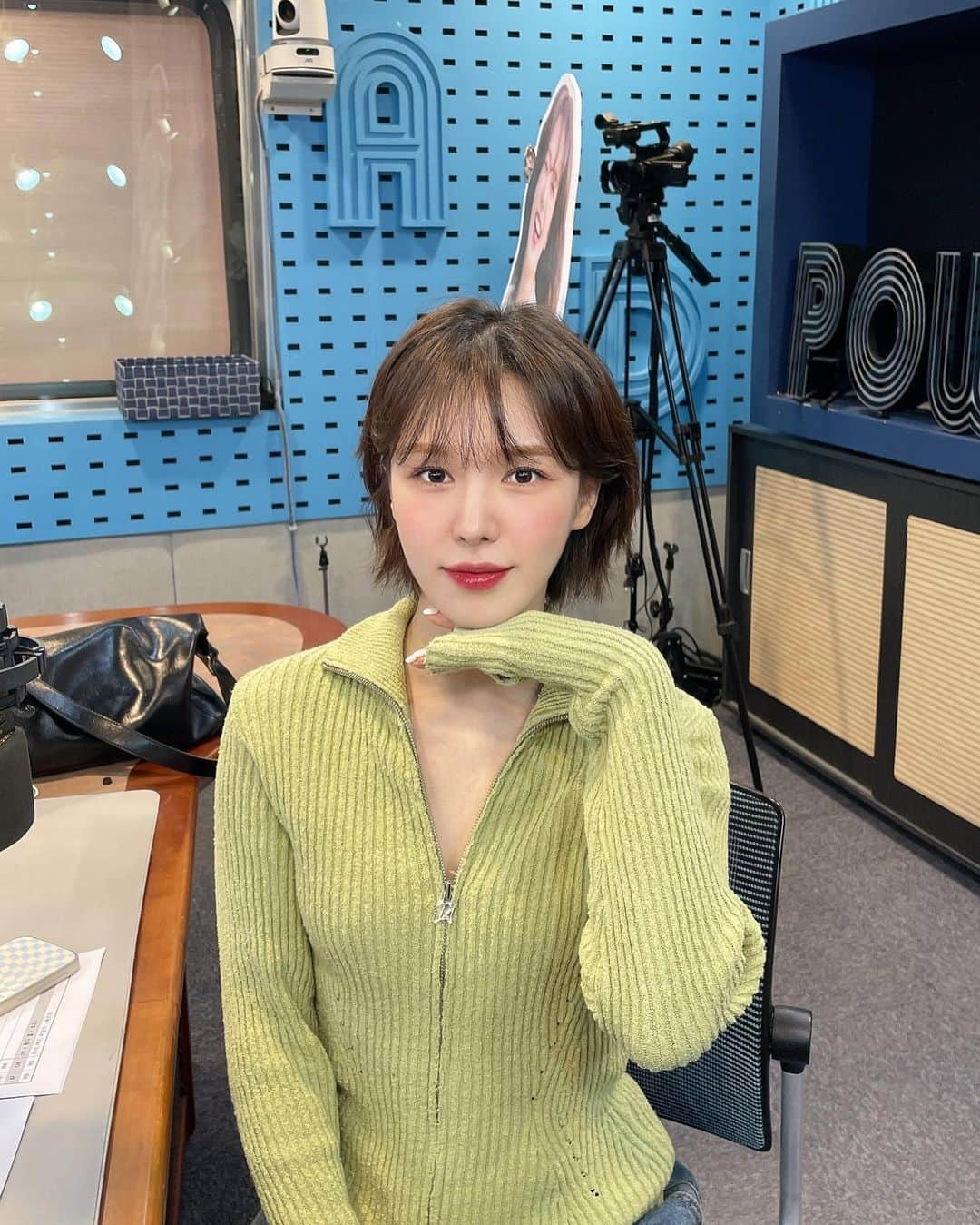 ウェンディ（ファンアカウント）のインスタグラム：「Hi I’m back! Did you guys miss me? 🫶🏻 #WENDY #웬디 #REDVELVET #레드벨벳」