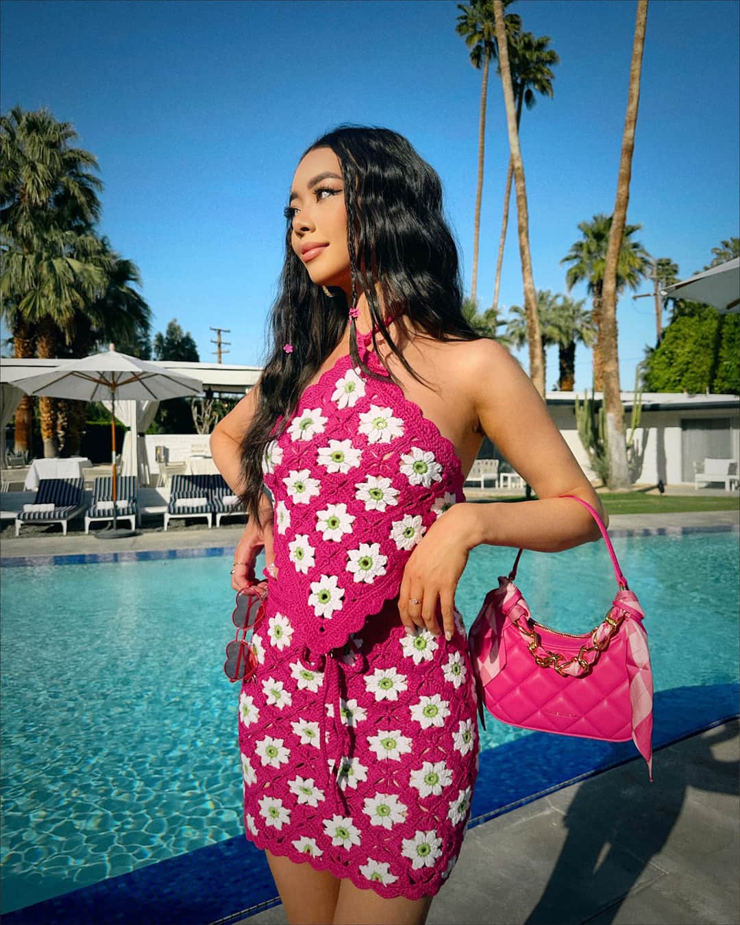 CHARLES & KEITHさんのインスタグラム写真 - (CHARLES & KEITHInstagram)「@taramilktea takes on Palm Springs, injecting a boost of colour to her festival looks with CHARLES & KEITH's outstanding accessories.  #CharlesKeithSS23 #ImwithCharlesKeith」4月30日 16時00分 - charleskeithofficial