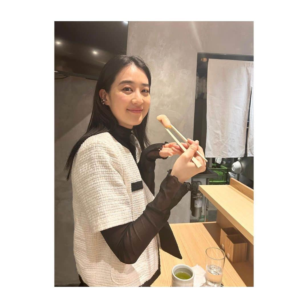 青野楓さんのインスタグラム写真 - (青野楓Instagram)「初めての立ち喰い鮨🍣 カジュアルに美味しいお鮨が食べれました！全部美味しかったしあわせ💘  @sushi.s.365 #鮨スタンド三六五 #千代田区グルメ #外神田グルメ #贅沢ご飯 #カウンター鮨 #東京鮨 #東京寿司」4月30日 16時02分 - kaede626