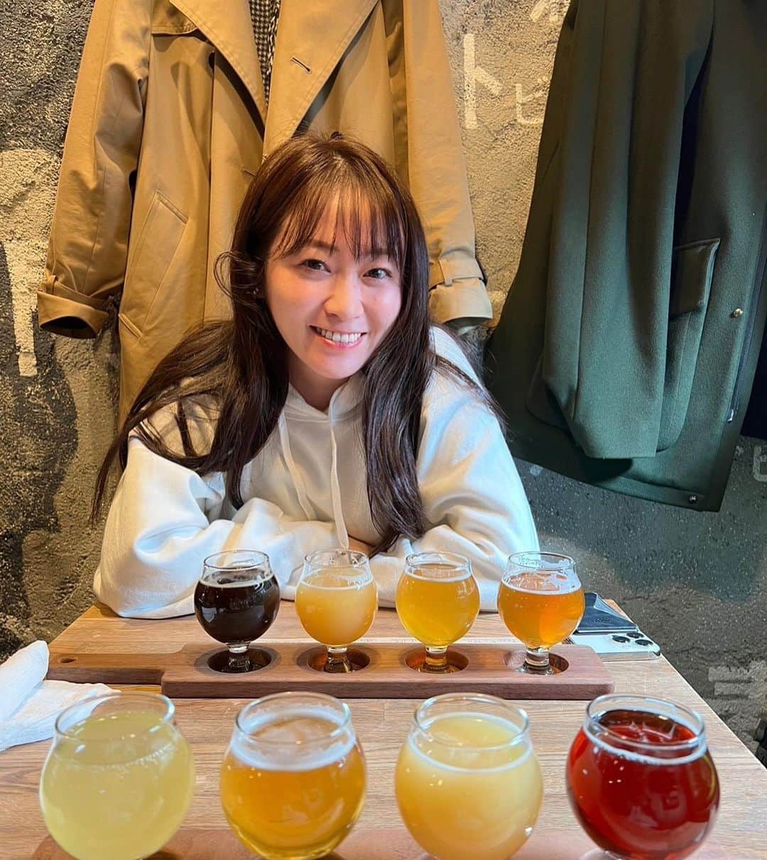 本谷亜紀のインスタグラム：「大阪食べあるきの記録②🏯 一個前の投稿と合わせて読んでもらえると嬉しい😆インスタって写真が10枚までだからひとつのお店につい数枚しかアップ出来なくても申し訳ない💦 ㅤㅤㅤㅤㅤㅤㅤㅤㅤㅤㅤㅤㅤ #クラフトビール専門店KAMIKAZE北堀江  タップの数が多いのとビアフライト（飲み比べ）で選べる種類豊富でお得感が満載だった👍  #最高ピーポーOSAKA 好きすぎて2回目。去年一人で来たとき、店員さんがすごく優しくしてくれたの。極太麺の春雨もっちもちでおすすめ！日本全国のリキュールのお酒がたくさん楽しめるよう！  #Rally'sCraftCoffeeBeer ポップでキュートな店内とアメリカーンな雰囲気のご飯😎お店の人がすっっごく優しくて居心地良くてついつい長居してしまった🤭  #ジャンボ酒場 深夜なのに行列できてる、多分全国にあるけど、大阪らしいたこ焼き屋さん😘  #CRAFTBEERBASEMOTHERTREE  寒かったから昼にホットビール🍺「ホット」ビールだよ！！凄くない？？味もsoooo goood🎉  #schwa2 （シュワシュワ） ハードサイダー専門店！！三茶のマルコとかそのあたりに似た雰囲気を感じた。とにかく女の子が多くて、立ち飲みでもスタンディングでも飲んでも飲まなくてもいい雰囲気が楽しかった！！東京にできないかなぁ。  #スタンドうみねこ 極狭な店内で地元の人もそうじゃ無い人もいっきに仲良くなれるお店。福岡の店舗も好きだったなぁ！  去年が大阪日本酒旅だったから、今回はビール多めです🍺あともう少し大阪グルメ日記つづきます〜。  #大阪グルメ #大阪ランチ #大阪食べ歩き」