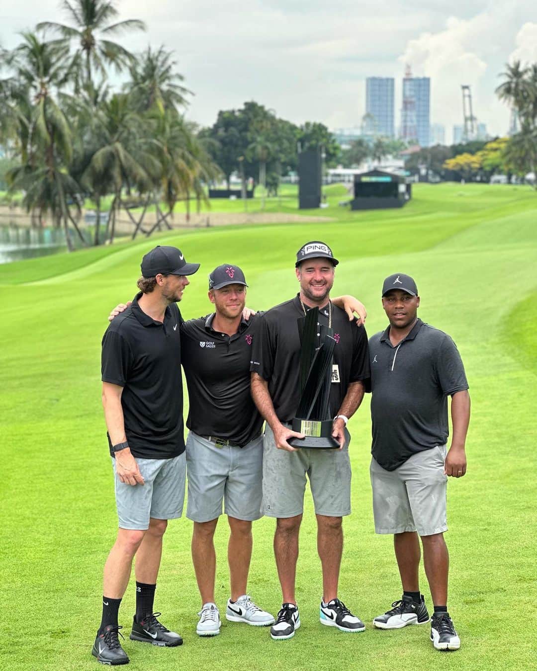 バッバ・ワトソンのインスタグラム：「🏆🏆🏆🏆🐐🐐🐐🐐 (this is all that needs to be said) 🥇🥇🥇🥇#RangeGoatsGC #livgolfsingapore #goatgang」