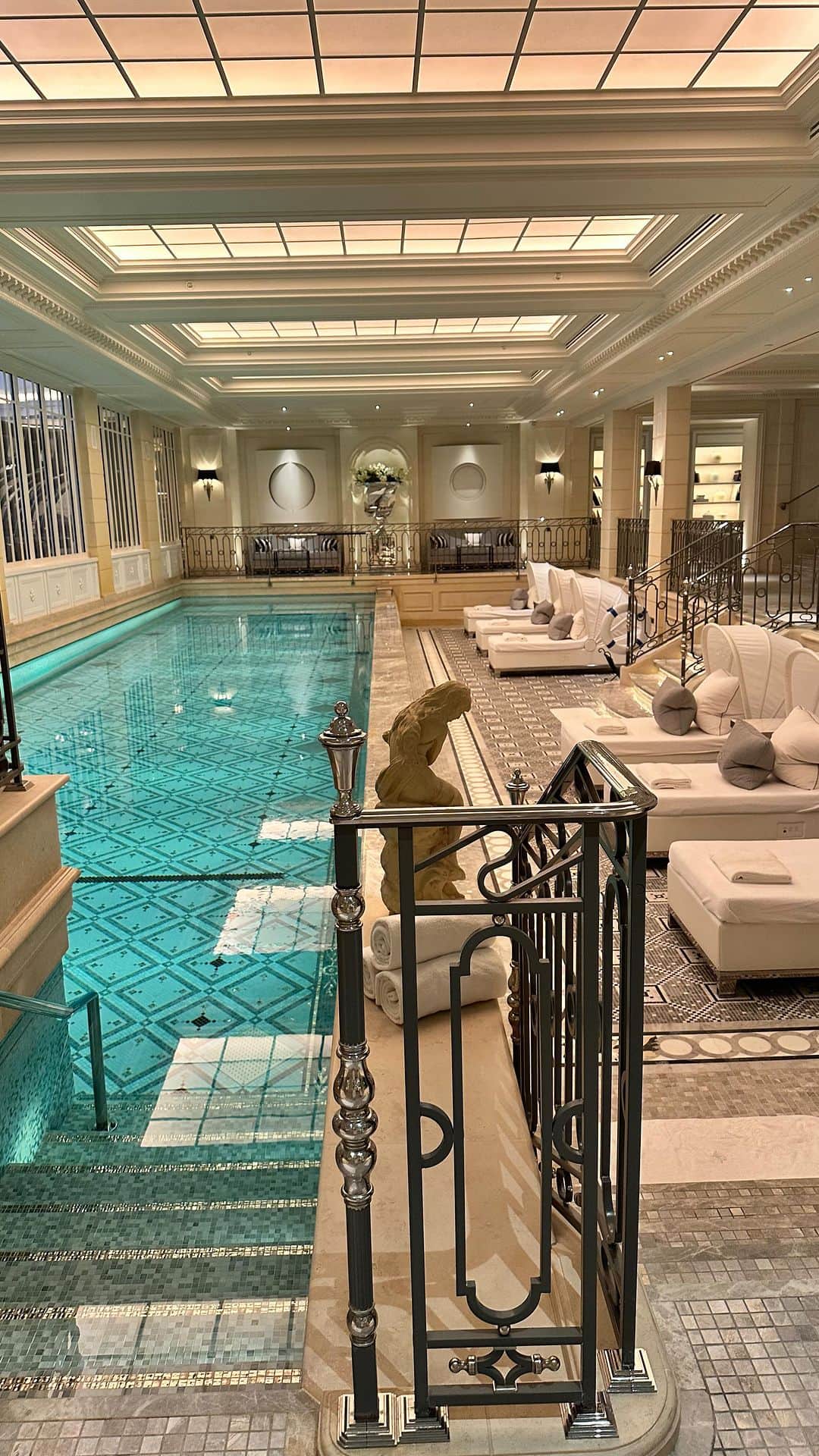 サム・フェアーズのインスタグラム：「A beautiful place ticked off my bucket list 🫶🇫🇷  Feeling so grateful.  This morning we decided to have a relax in the Spa before hitting the streets sightseeing 🗺️  My @revivecollagen comes everywhere.. easy on the go collagen sachets #glowup #youngerlookingskinstartsfromwithin #mybrand」