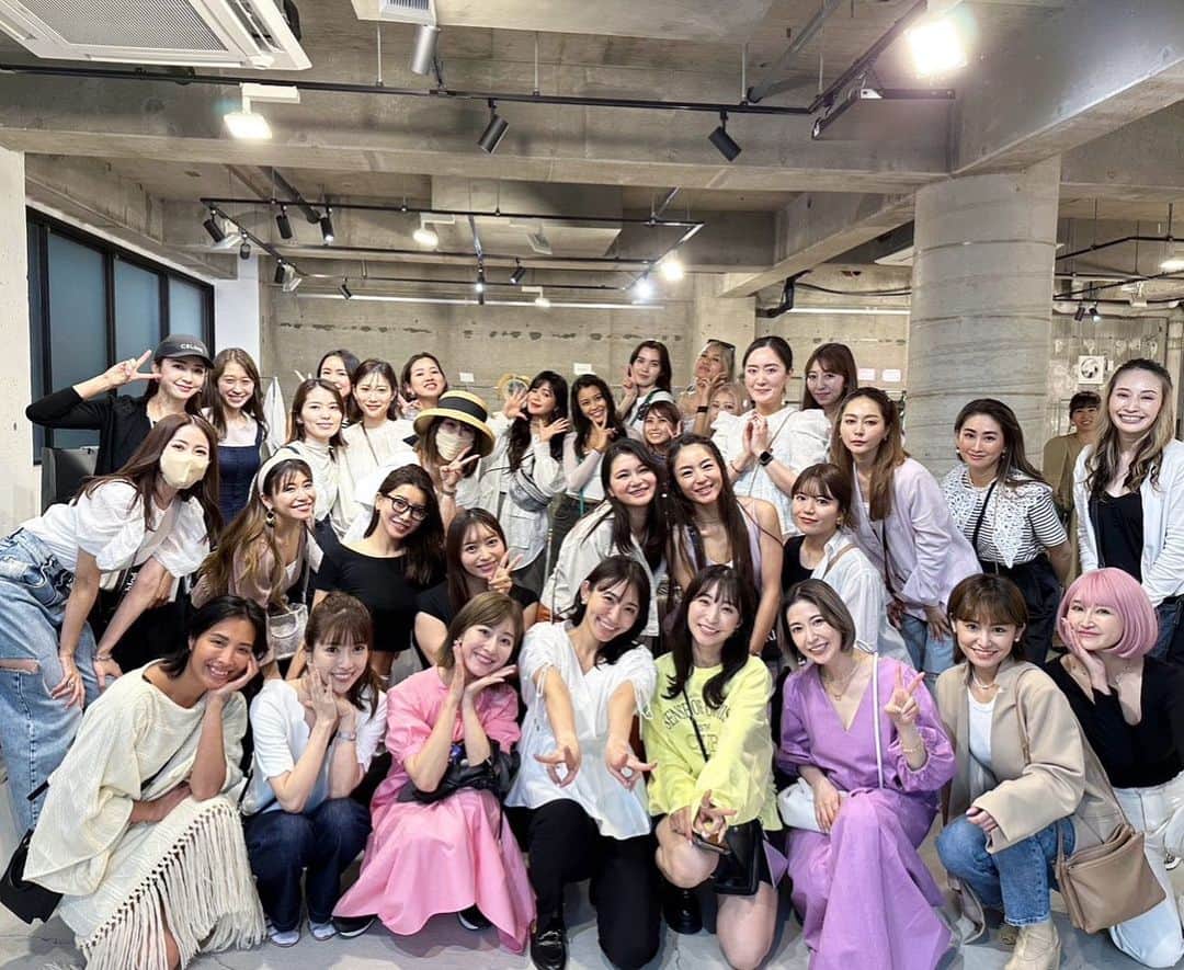 えりっこのインスタグラム：「【インフルエンサー's フリマ🤍👠】  パワーインフルエンサーの皆様と、表参道でフリマでした🤍  毎回大好評のこのイベント  年に３回くらい企画運営してくれるミキティ @miki_shimano にはほんと拍手🤍 いつもありがとう☺️🌸✨💓  生徒さんやフォロワーさんもきてくださりお話できてとっても嬉しかったです😍❕❕  なかなかみなさまとお話できないので、こんどの時は話しかけさせてくださいー🥰  お疲れ様でした🥰❕🤍🤍  参加者  @ucmsan1205  @manaodays  @esutoreja_risaribon  @saaya_mizuno  @miee.misa  @fuji_aimi @kusayuu  @saebi   @ayacokida @chocooo_mint @yoshiikanae @mionmaesaka  @yu.i.k.a @tomoca.728 @yuki_727 @shizuka.watanabe @kkkkkkanna @chomi8888   @jnco0417  @saori77x @michi_1017 @shanna_mihoshi @arilady0423  @naoko___neoi  @kimiyo.f  @kana_aota @rococo39  @mari0812   @chihaya_314  @kana_aota  @21____tmxx   計33名」