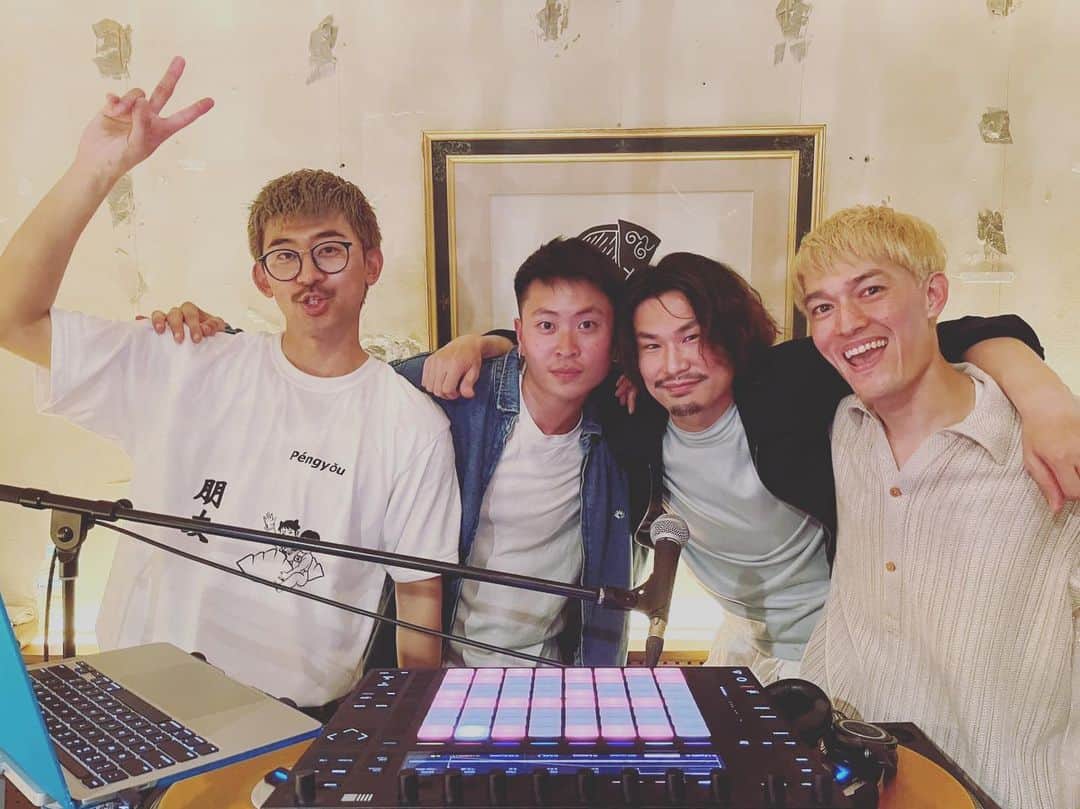 上村翔平さんのインスタグラム写真 - (上村翔平Instagram)「Reunion✌️ #THREE1989 と #LINION  コラボ曲『Horoyoi Karasu』大合唱しあわせでした〜🦅🦅🦅🦅」4月30日 16時13分 - shoheyuemura