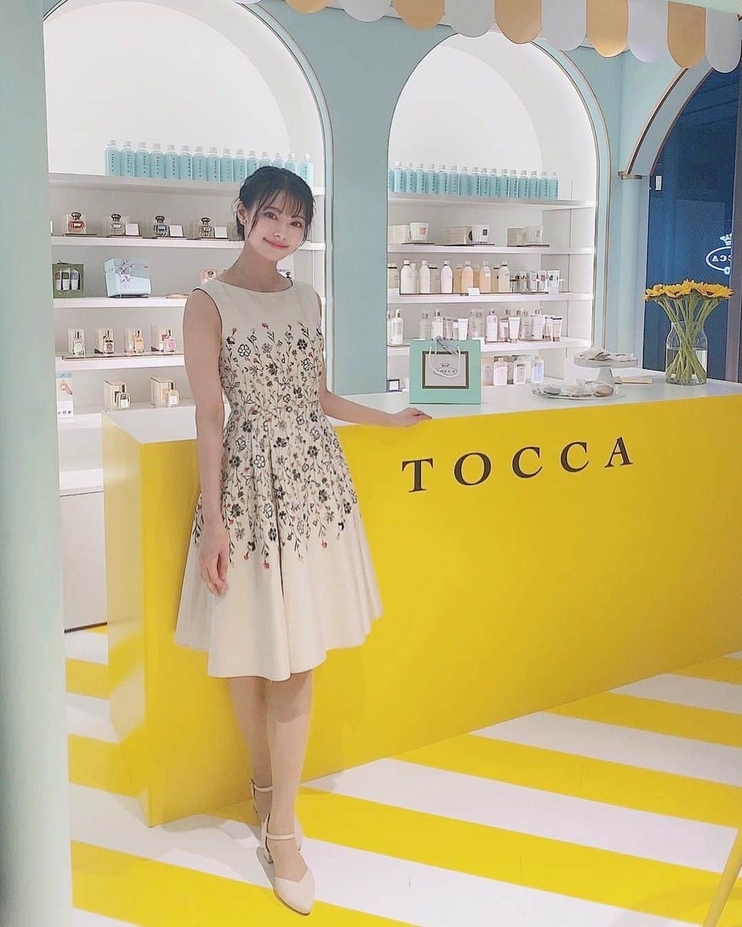 橘沙奈のインスタグラム：「* 表参道の @tocca_japan の店舗で開催している「TOCCA HOTEL」のイベントに お邪魔してきました🌻´-  可愛いお洋服がたくさんでテンション上がった🤭 内装も可愛くて一足先に夏気分を味わえました🌞🌴  展示してるワンピースを何着か 着させて頂いたんだけど、 どれも上品な可愛いらしいデザイン👗♡  5/14まで店舗やオンラインでも プレゼントを貰えるイベントをやっていたり、 写真の表参道店でのイベントは5/7までだよ🎶  可愛いフォトブースや、 アイスクリームのプレゼントなども あるみたいなのでぜひ行ってみてね❣️  * * * * * * * * * * * * * * * * * * * * * * * * * * * #TOCCA #TOCCAHOTEL #toccastore #toccastore表参道 #トッカストア表参道」