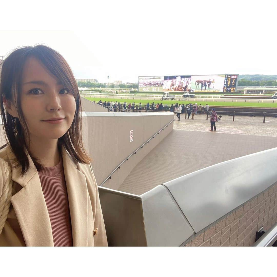 舘谷春香さんのインスタグラム写真 - (舘谷春香Instagram)「今日は東京競馬場でJRAビギナーズセミナーの講師のお仕事✍️ 競馬ビギナーのみなさんと一緒にパドック見たりレース観たり楽しかった🌟  ギリギリ雨も耐えました☂️ 今日も競馬場楽しかった🫶  #競馬 #競馬女子 #競馬場 #JRA #ビギナーズセミナー #JRAビギナーズセミナー #東京競馬場 #府中 #府中本町 #tokyo #競馬好き #競馬好きな人と繋がりたい #競馬好きと繋がりたい #競馬女子と繋がりたい #umajo」4月30日 16時34分 - tty0250hrk