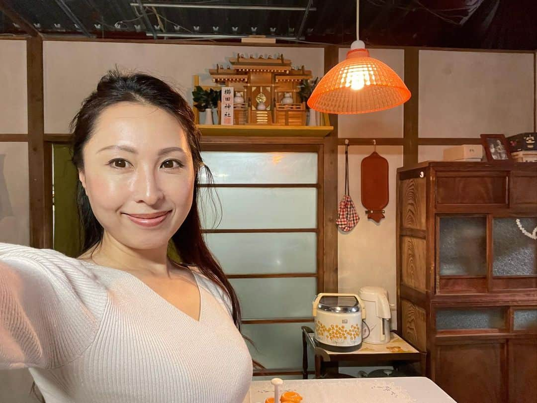 佐田茉莉子さんのインスタグラム写真 - (佐田茉莉子Instagram)「コストコ行ったついでに寄ってみた！ 本物のセットだぁ✨ ザ・昭和✨ 洗濯機とかばり懐かしかぁ〜 映画の公開が楽しみ🎞😊  #めんたいぴりり #めんぴり #めんぴりパンジー #佐田茉莉子  #サタマリ  #トリアス久山」4月30日 16時31分 - mariko_sata