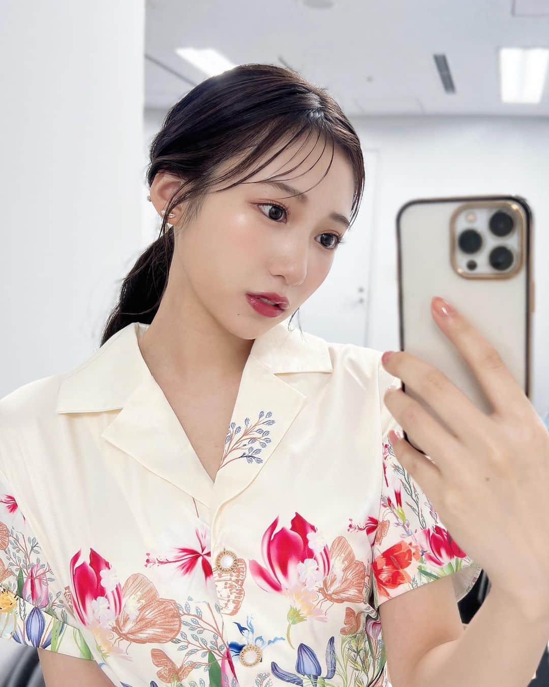 のインスタグラム：「🌺🌺🌺🌺 ⁡ ⁡ ⁡ 今日は東急プラザ銀座にて、 ⁡ 公式ブランドアンバサダーを務めさせていただいている『OTO&IV』のオールインワンクリーム発売イベントでした🥰 ⁡ ⁡ トークショー、名刺交換会、商品お渡し会と 盛りだくさんでした🙂！ ⁡ 初めましての方もたくさん会いに来てくれて 嬉しかったです、ありがとう🥰 ⁡ ⁡ またOTO&IVのイベントや 新しい企画など、、出来ますように😚！！ ⁡ ⁡ 大好きな美容のお仕事にアンバサダーとして 携わることが出来て本当に幸せです。 ⁡ ⁡ OTO&IVのオールインワンクリーム ぜひ使ってみてください✨ ⁡ このオールインワンクリームは、#CICA エキスやパルミチン酸#レチノール、#ナイアシンアミド、VCエチル、トコフェロール、#ヒアルロン酸、#コラーゲンなど… ⁡ オーインワンなのにこんなにに贅沢な成分が配合されていて、肌荒れの防止や保湿など一本ですべて出来ちゃうんですよね🙂お肌に優しいオーガニックコスメな色々な方に使っていただきたいです🥚✨ ⁡ ⁡ 通販でも販売してるのでぜひチェックしてね🫡 ⁡ https://shop.otoandiv.com  #美容イベント #コスメ紹介 #オーガニックコスメ #スキンケア #保湿クリーム #ツヤ肌 #東急プラザ銀座 #oto」