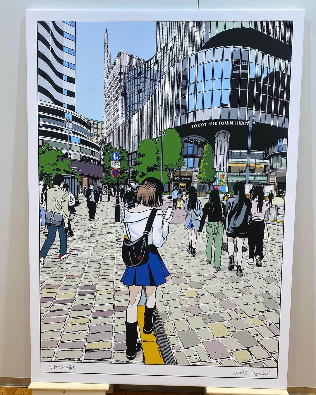 のインスタグラム：「#東京ミッドタウン日比谷  いつも見ている日比谷仲通りが…！ 実際の景色にそっくりなんだけど、 なんか魅力がもりもりな気がします。  それにしても江口寿史さんの描く女の子って なんでこんなに可愛いんだ…  江口さんの作品展『東京彼女』はもう閉幕してしまったけれど 会場にはまだ何点か特別展示がありました。 観られてよかった😙」