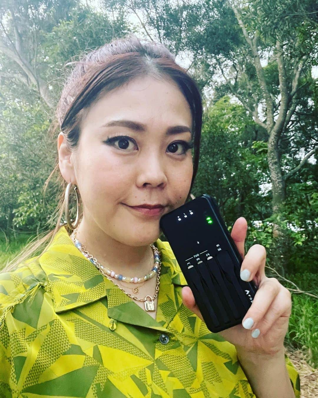 SONOMIのインスタグラム：「先日の台湾滞在でのwifiは、 @wifibox.jp にお世話になりました。 台湾に着いてから煩わしい作業なしで 電源を入れてパスワードを入れるだけで どこでも安定の電波でとっても快適だった📡 5台までテザリングできるし、 これ自体が携帯のバッテリーにもなるし本当に便利です。 国内でも帰省の際に実家にwifiが無い場合とか、 海外旅行でもかなり重宝するはず。 超オススメです👌🏻👌🏻👌🏻  #wifibox #海外旅行wifi  #海外旅行wifiレンタル  #PR」