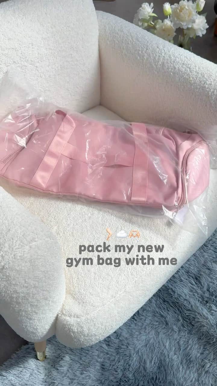 SHEINのインスタグラム：「Get it in gear! 🏋️‍♀️💗 What would you pack in this power pink gym bag? 👇  🔎14300355 14199952 10849589 13463909 13884945 12599505 13884873 11286726 13347348  #SHEIN #SHEINforAll #SHEINstyle #fashion #chic #OOTD」