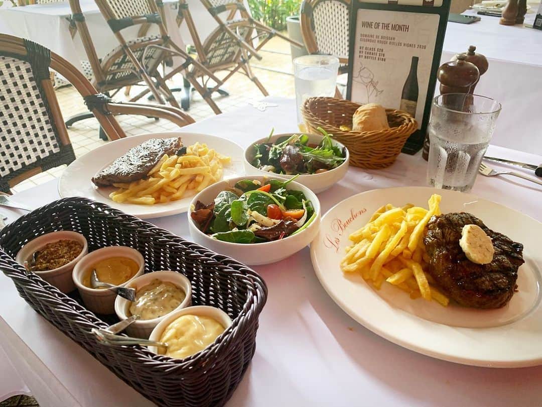 瀬間友里加のインスタグラム：「夫と久しぶりのlunch day🥩 最後に２人だけでランチしたのいつぶり？笑　 マタニティライフ🤰ラストスパート、夫とこれからのことや息子の話などなど色々話せて良かった✨🥰 平日ランチコースがお得なステーキ屋さん❤️久しぶりにガッツリお肉美味しかった✨出産に向けてパワーつきました笑🤣 #singapore #lunch #シンガポールグルメ #シンガポール在住 #シンガポール生活」