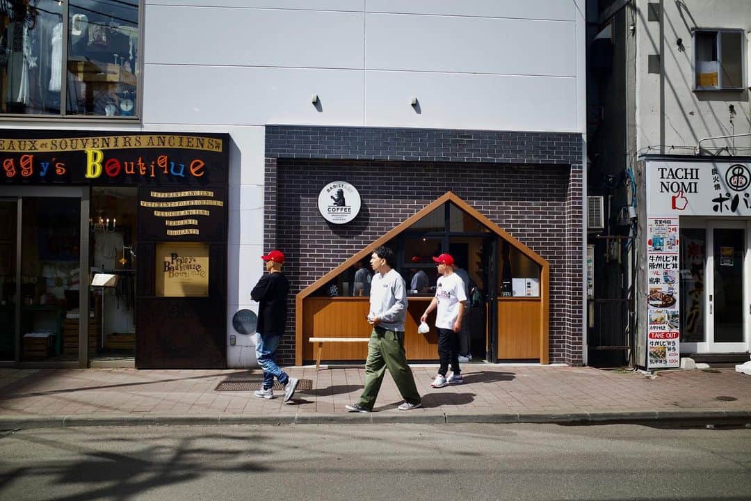 佐々木明のインスタグラム：「Mighty Crown THE Final in Sapporo,Hokkaido.  俺キングムーバージンを卒業しました。  ワールドカップにデビューする前から聴いていたサウンド. MightyCrown の追っかけのように今、活動休止前最後に目と細胞にプレーを焼き付けようとしています。 クラウンのプレーに憧れて雪山の世界で活躍できるようになりたいと思っていた高校生の時も。 今また世界に戻ってその中で戦いに戻っている今もずっとクラウンの影響を強く受けています。  あとリアライズのプレーも初めてみた。いい感じだった。  勿論シズラは言うまでもなく大御所でした。  全てファンだったり憧れから始まったMightyCrown もNitroも全部繋げてくれたのはKID Nori. Nori有難うねー！ @kid_yamamoto」