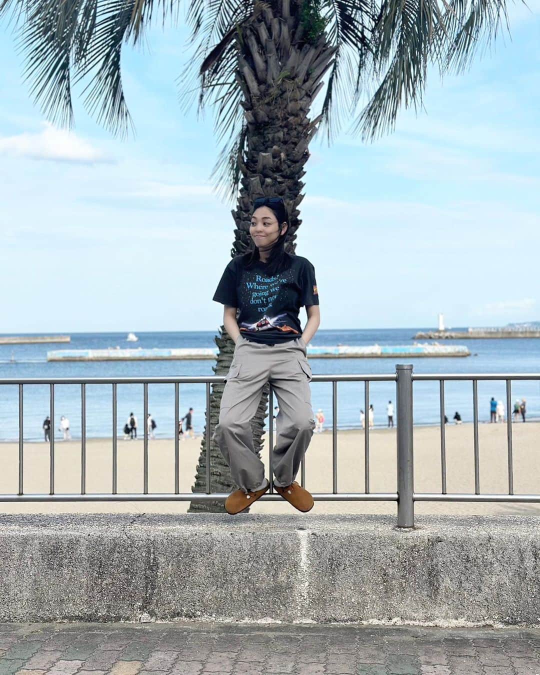 仲美咲さんのインスタグラム写真 - (仲美咲Instagram)「この日は半袖で行けたな〜 この時期の海は永遠にいれる🌊 みなさんはゴールデンウィークどこか行きますか？？  #ゴールデンウィーク #gw #海 #風がすごいね #熱海」4月30日 17時13分 - naka_misaki_
