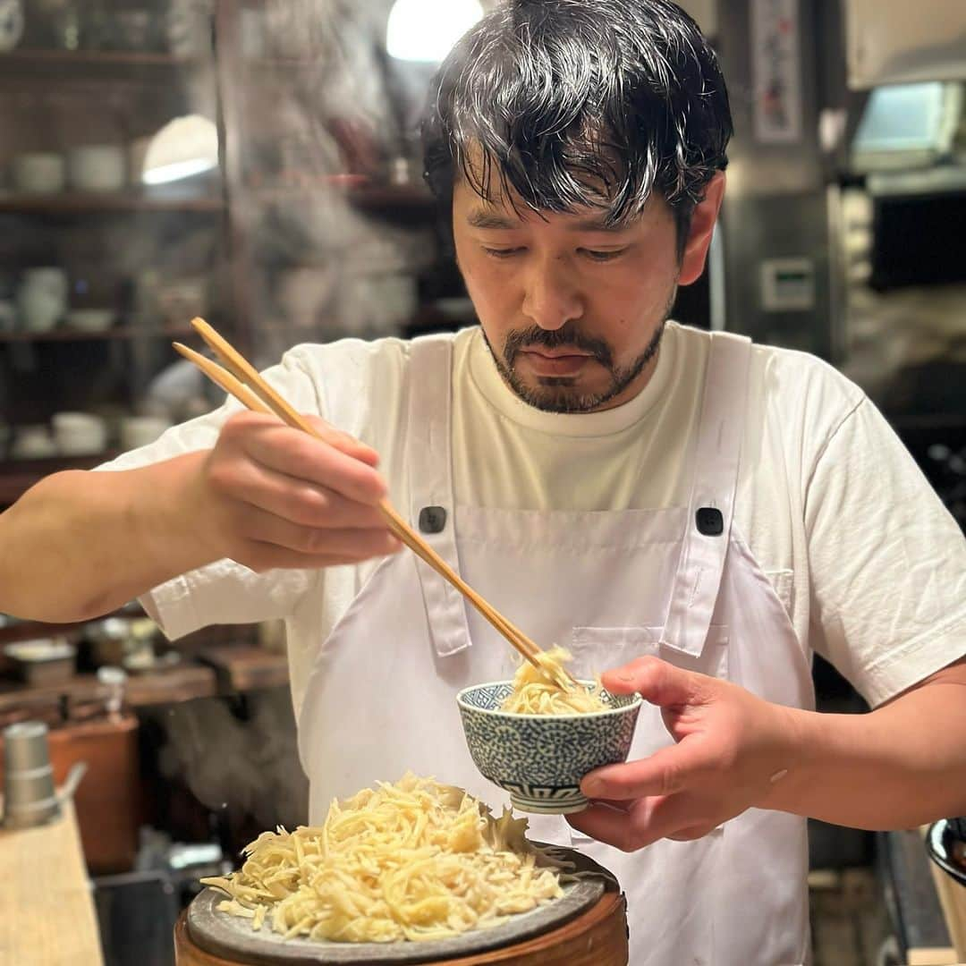 山岸久朗さんのインスタグラム写真 - (山岸久朗Instagram)「京都で最も好きな店「食堂おがわ」さん‼️ それにしても、タケノコと木の芽って超絶合うよねぇ〜♡ んもう！好き❣️  #んもう好きシリーズ  #たけのこ #きのめ #相性抜群  #ベターハーフ #京北泉 #食堂おがわ #予約困難店  #祇園四条 #祇園四条グルメ  #京都好きな人と繋がりたい  #kyotogram  #gion #gionshijo  #shijo #shijokawaramachi」4月30日 17時14分 - yamaben