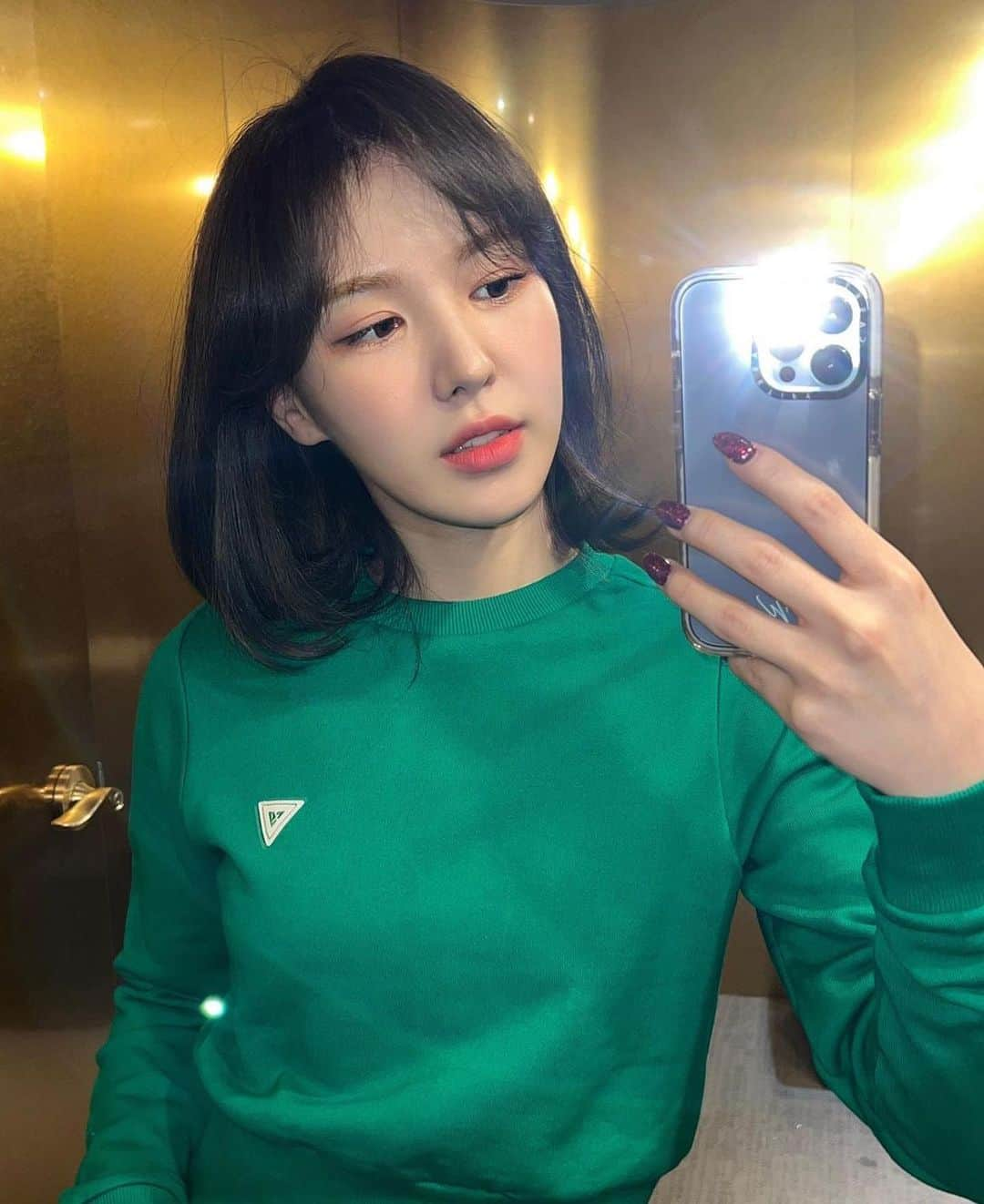 ウェンディ（ファンアカウント）さんのインスタグラム写真 - (ウェンディ（ファンアカウント）Instagram)「A collection of mirror selfies. Which one is your favourite? 💙 #WENDY #웬디 #REDVELVET #레드벨벳」4月30日 17時14分 - wendyrvsm