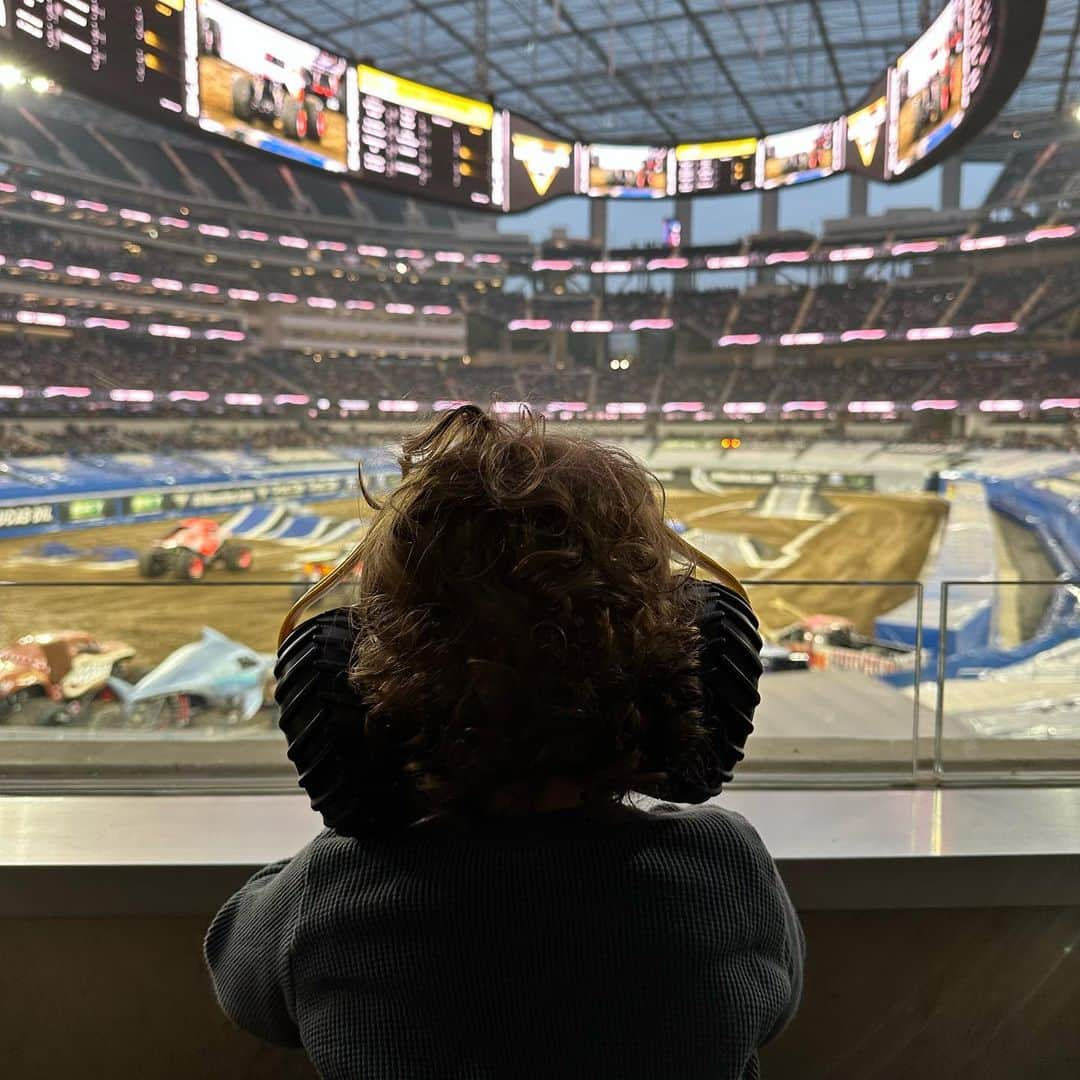 Halseyさんのインスタグラム写真 - (HalseyInstagram)「I guess no matter what your parents do, it’s cooler to like whatever’s the complete opposite. I love my monster truck kid.」5月1日 2時48分 - iamhalsey