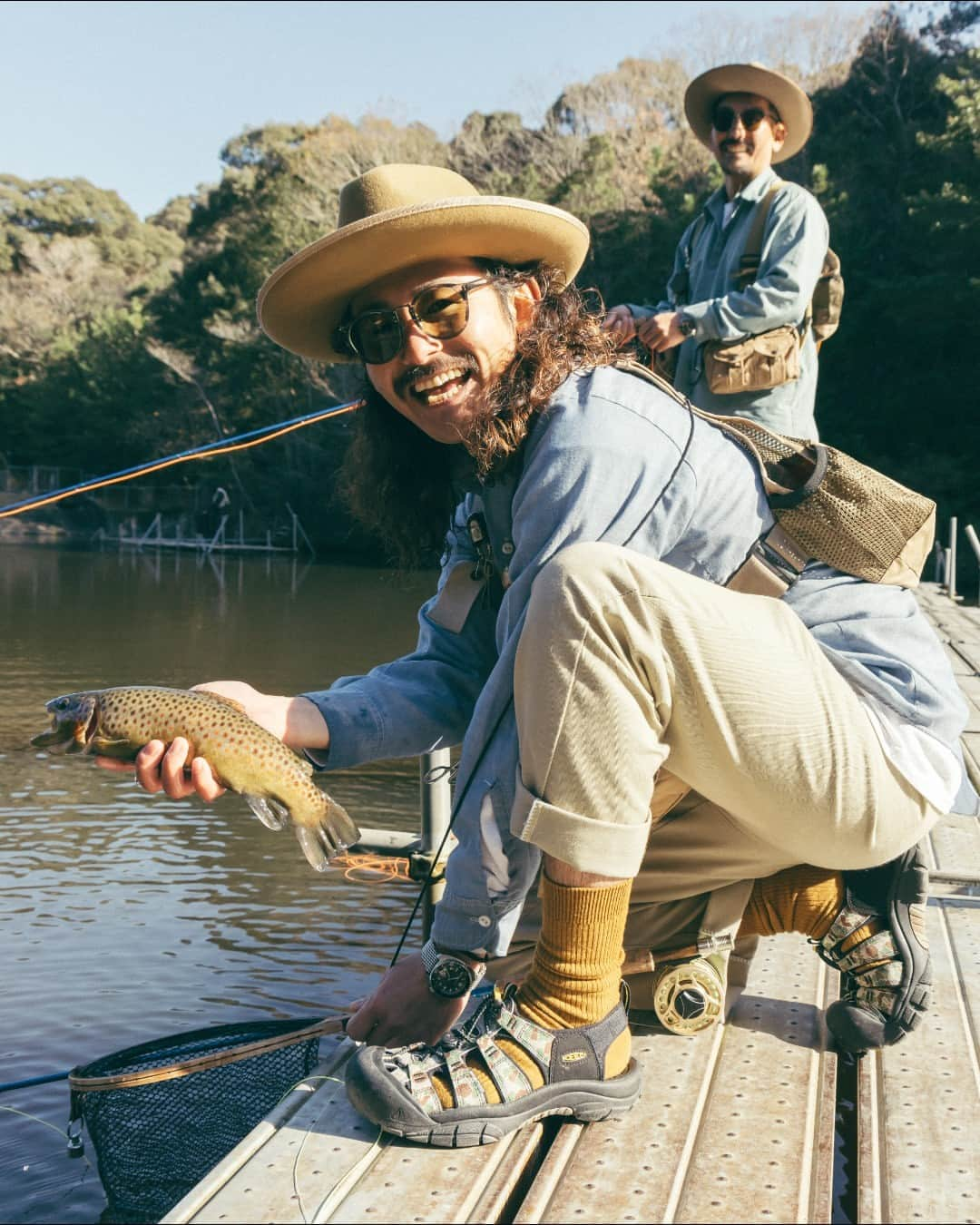 キーンさんのインスタグラム写真 - (キーンInstagram)「Contagious smiles from the Sugisaka brothers in our new camo Newport Retro 😎 Known in Japan as the Sugisaka Brothers on YouTube and TV, the Japanese fly fishermen bring a fun vibe to a traditionally more serious sport 🤗🎣 Newports for fly fishing! What else will you be doing in Newports this spring?  #KEEN #Newport20」5月1日 2時52分 - keen