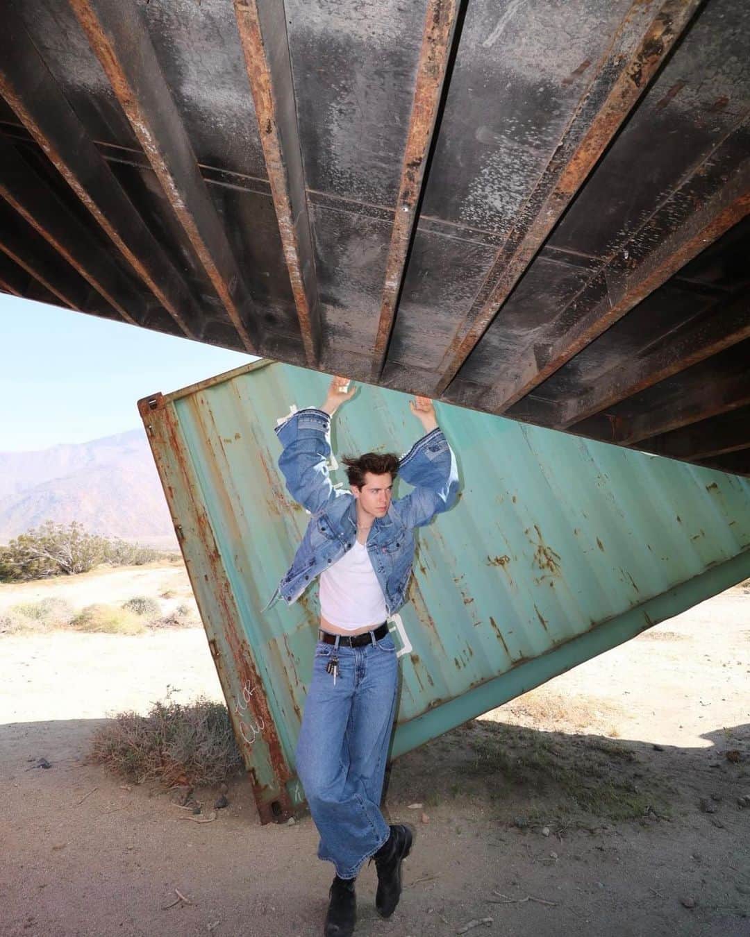 Levi’sさんのインスタグラム写真 - (Levi’sInstagram)「As Seen On in the desert. 🌵  Tag us and use #LiveInLevis for a chance to be featured.」5月1日 3時12分 - levis