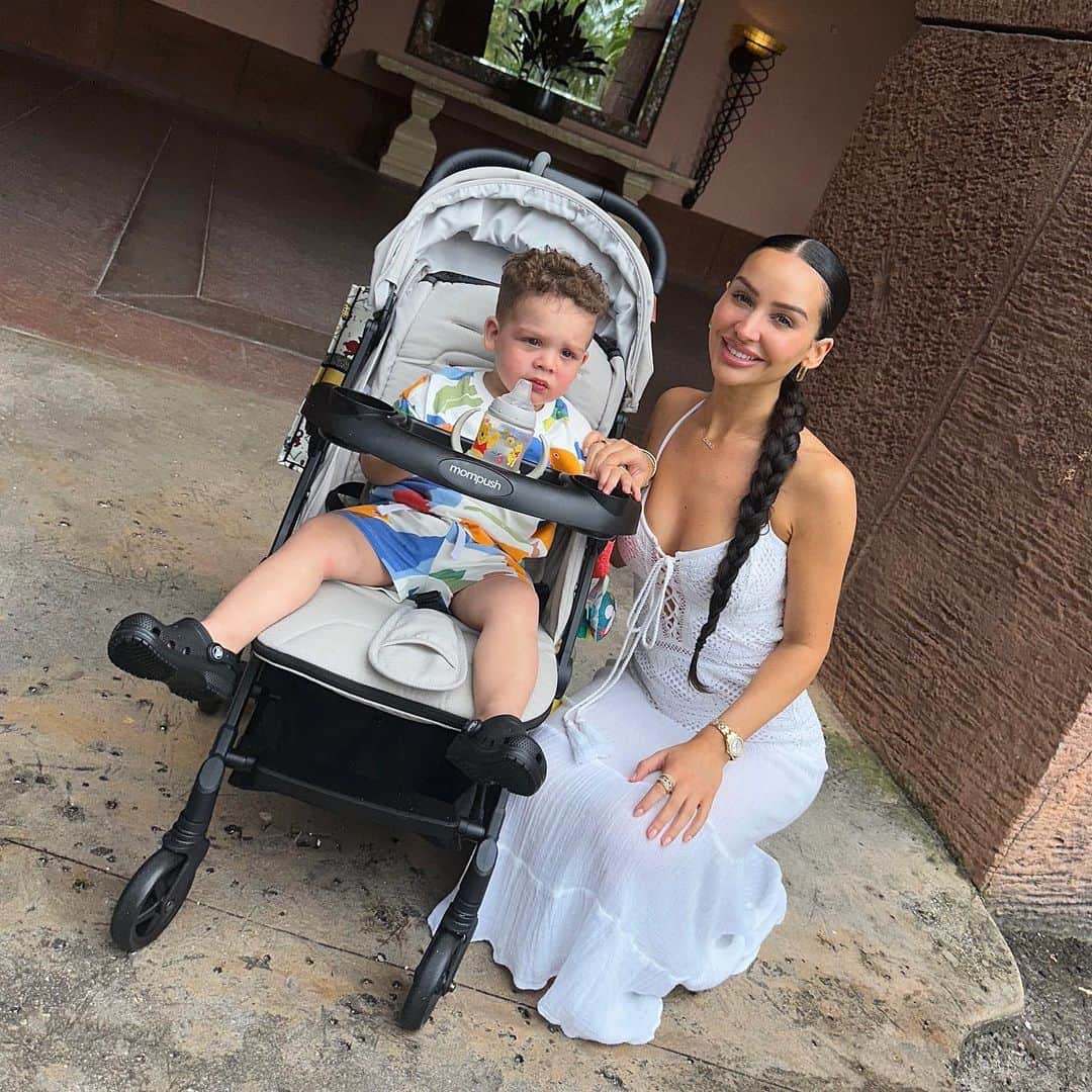 Carli Bybelさんのインスタグラム写真 - (Carli BybelInstagram)「had the best time in Bahamas with my family this week! so special to get to make memories all together in our favorite place!! #blessed #bahamas #atlantis」5月1日 3時14分 - carlibel