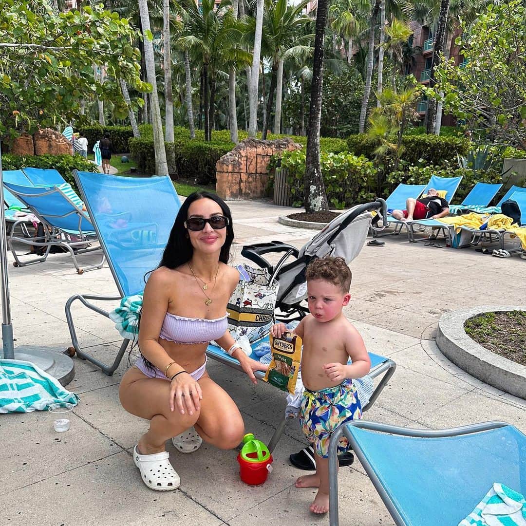 Carli Bybelさんのインスタグラム写真 - (Carli BybelInstagram)「had the best time in Bahamas with my family this week! so special to get to make memories all together in our favorite place!! #blessed #bahamas #atlantis」5月1日 3時14分 - carlibel