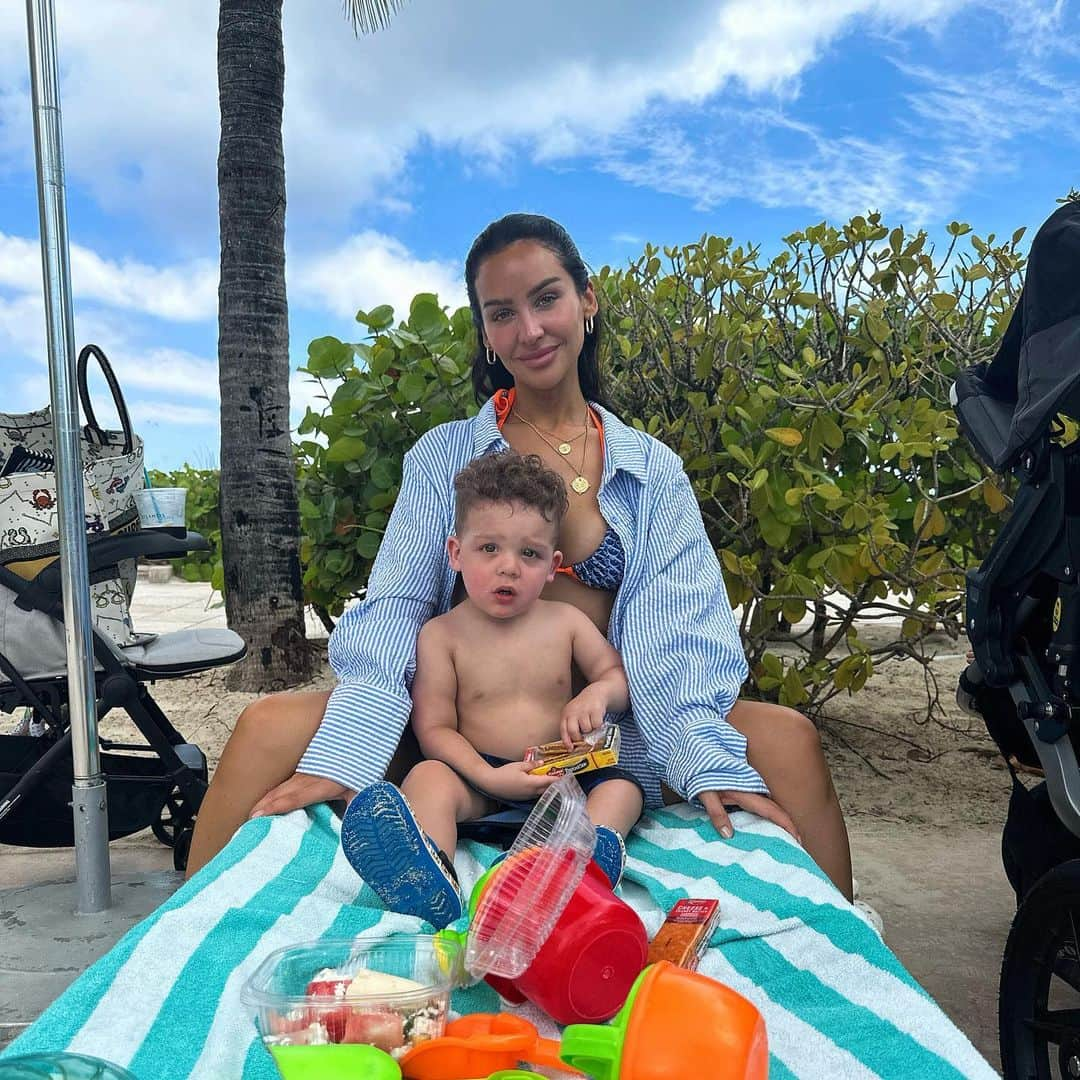 Carli Bybelさんのインスタグラム写真 - (Carli BybelInstagram)「had the best time in Bahamas with my family this week! so special to get to make memories all together in our favorite place!! #blessed #bahamas #atlantis」5月1日 3時14分 - carlibel