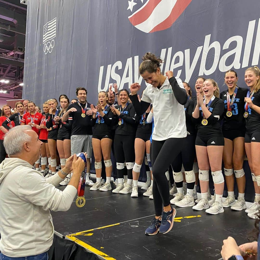 USA Volleyballさんのインスタグラム写真 - (USA VolleyballInstagram)「Your 2023 #gjnc18 Open Champions, Wave Volleyball Club!」5月1日 3時23分 - usavolleyball