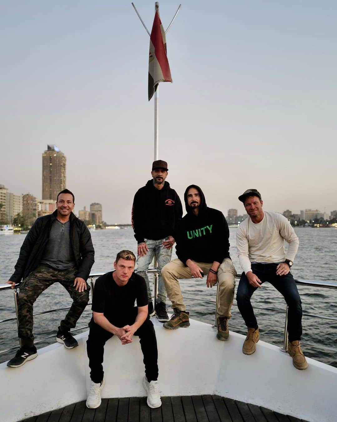 backstreetboysさんのインスタグラム写真 - (backstreetboysInstagram)「Greetings from Egypt! 🇪🇬🐫  Had a jam packed day exploring all this amazing country has to offer. Can’t wait for our show tomorrow in Cairo!」5月1日 3時24分 - backstreetboys