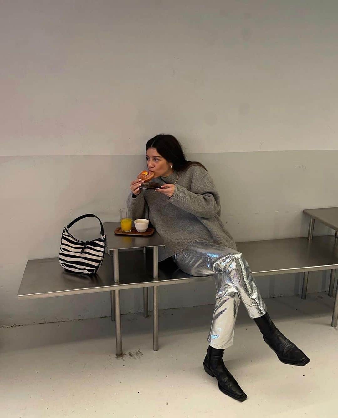 トップショップのインスタグラム：「The go-to boot for a donut and juice break.   @jmuchelas wears the Bailey boot [120560964]」