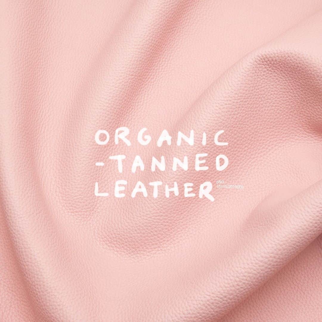 エコーさんのインスタグラム写真 - (エコーInstagram)「Anniversary edition ECCO COZMO 60 KIDS. Crafted from ECCO Organic -Tanned Leather – metal-free and compostable.  For more on Organic-Tanned Leather (ISO 15115:2019(E)), link in bio.」5月1日 4時00分 - ecco