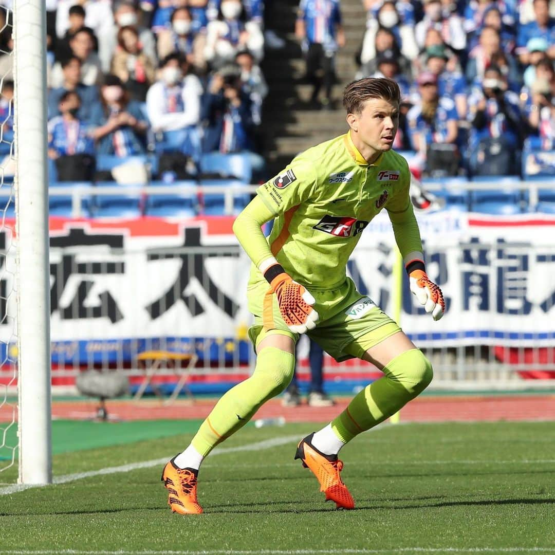 ミチェル・ランゲラクのインスタグラム：「Thank you to all our travelling support yesterday!! Fantastic as always 🙌🏼 onto the next ⚽️ #grampus」