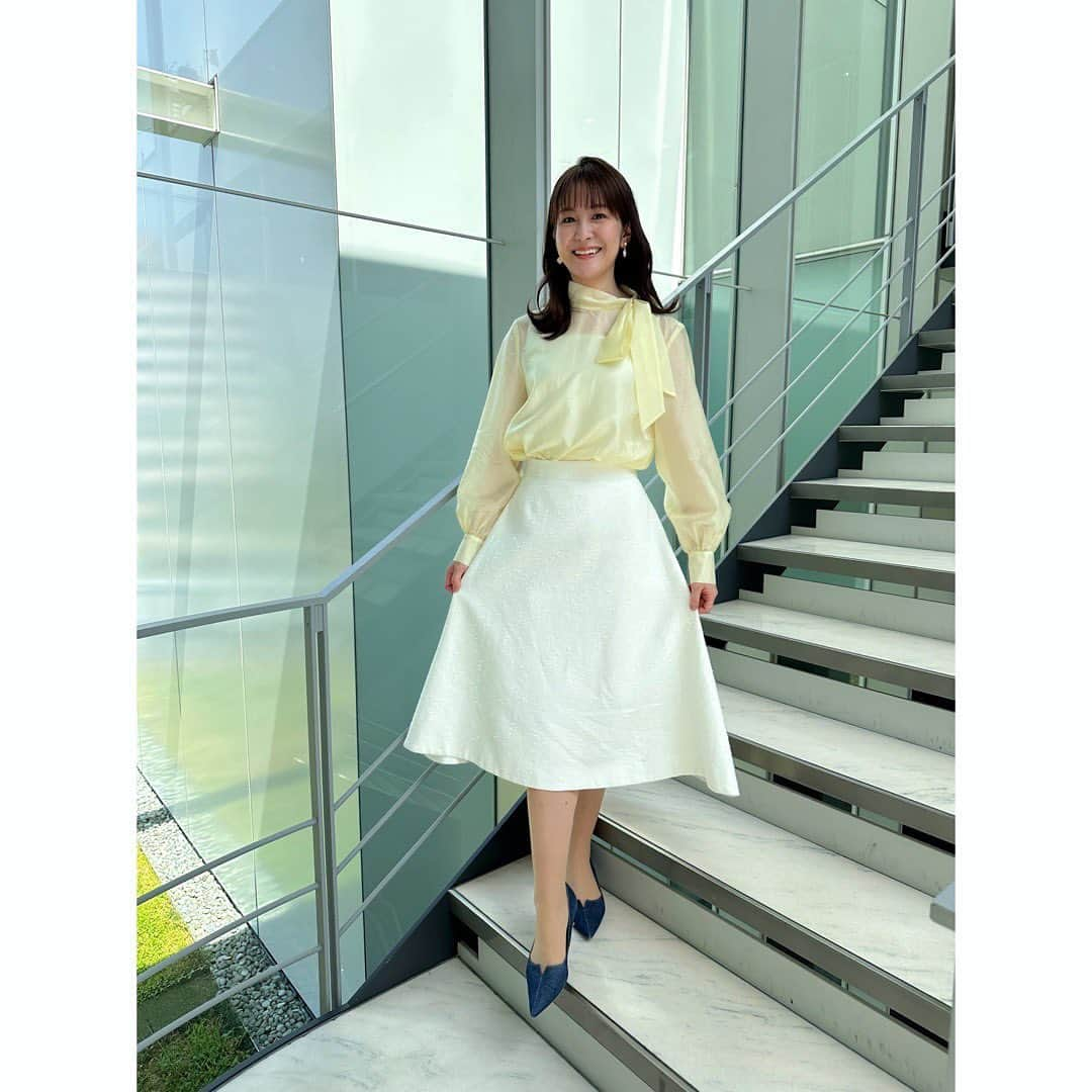 林美桜さんのインスタグラム写真 - (林美桜Instagram)「#ワイドスクランブル 1.2 トップス・パンツ @estnation_womens アクセサリー @jouete official 3.4 ブラウス @tiara_melrose スカート @liesse_official アクセサリー @star_jewelry_girl 5.6  ブラウス・スカート @estnation_womens アクセサリー @lanvin_en_bleu_womens 7.8 ブラウス @m_maglie_le_cassetto_official スカート @superiorcloset_ined_official イヤリング @ete_official リング @jouete official 9.10 トップス・パンツ ブラウス @its_international_official_ スカート @m_maglie_le_cassetto_official アクセサリー @jouete official」4月30日 19時05分 - miou0hayashi