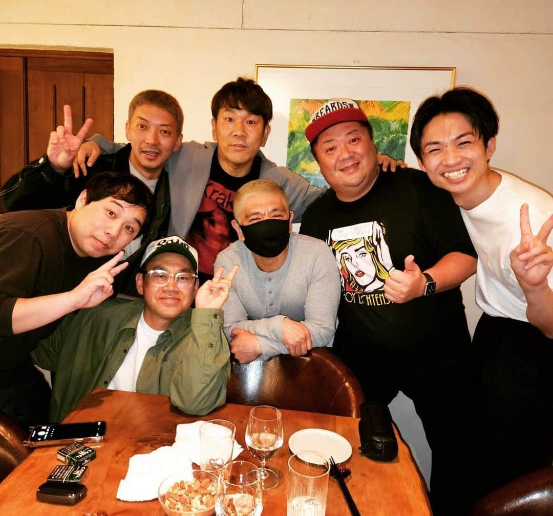 河井ゆずるさんのインスタグラム写真 - (河井ゆずるInstagram)「最高でした。  仕事の話から若手の飲み会でもしないような話まで。  ほんまにむちゃくちゃ笑た、、、  来月5月26日アインシュタインのツアー1ヶ所目広島から始まります！チケット絶賛発売中ですので、是非お越しください🔥  #松本さん #フジモンティーヌ #宮川大輔さん #ブラマヨ小杉さん #アインシュタイン河井 #ニューヨーク嶋佐 #霜降りせいや」4月30日 19時16分 - kawaiyuzuru