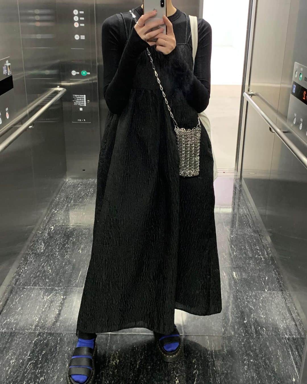 Shiho Sasakiのインスタグラム：「たまにはワンピース👗 夏はタンクで合わせて着ようっと✌︎  #私服」