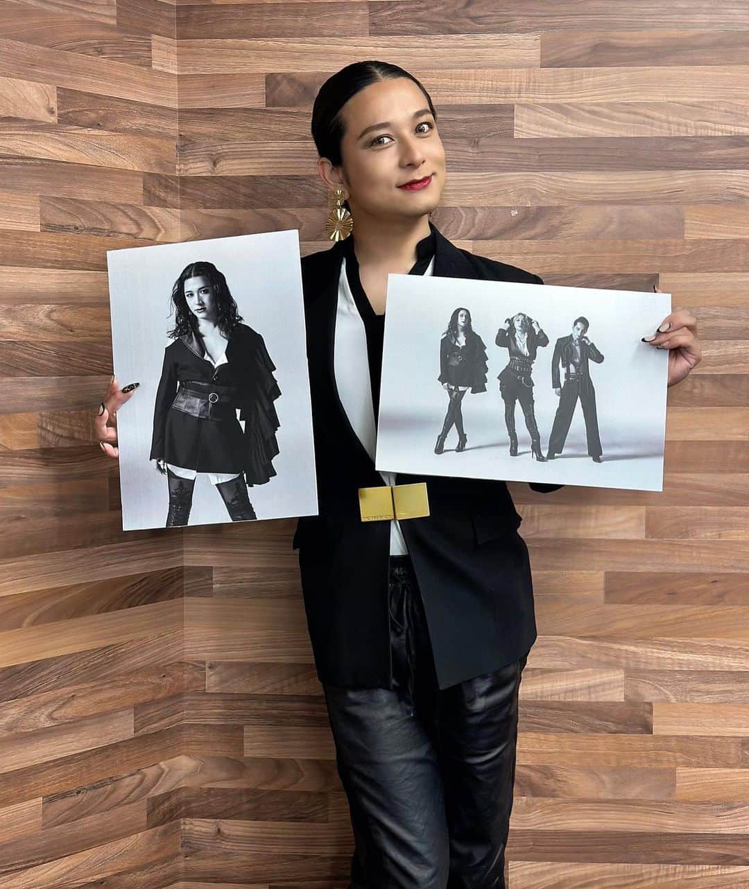 のインスタグラム：「GW楽しんでます？  NEW VISUALを紹介する私。 アルバムの発売、リリースイベント、六大都市ツアー。  楽しみだなぁ🤤  💿ENVii GABRIELLA メジャー1st フルアルバム 「ENGABASIC」 2023.06.28(wed) リリース決定！  ＜KING e-SHOP限定豪華盤＞ <通常版>の2形態！  早期予約受付中！ 【早期予約特典】「ENGABASIC」オリジナルポスター（297×420mm） 早期予約期間：4/26（水）～5/28（日）23:59まで。  #ENViiGABRIELLA #HIDEKiSM #エンガブ  #ヒデキズム #ENGA部 #エンガ部」