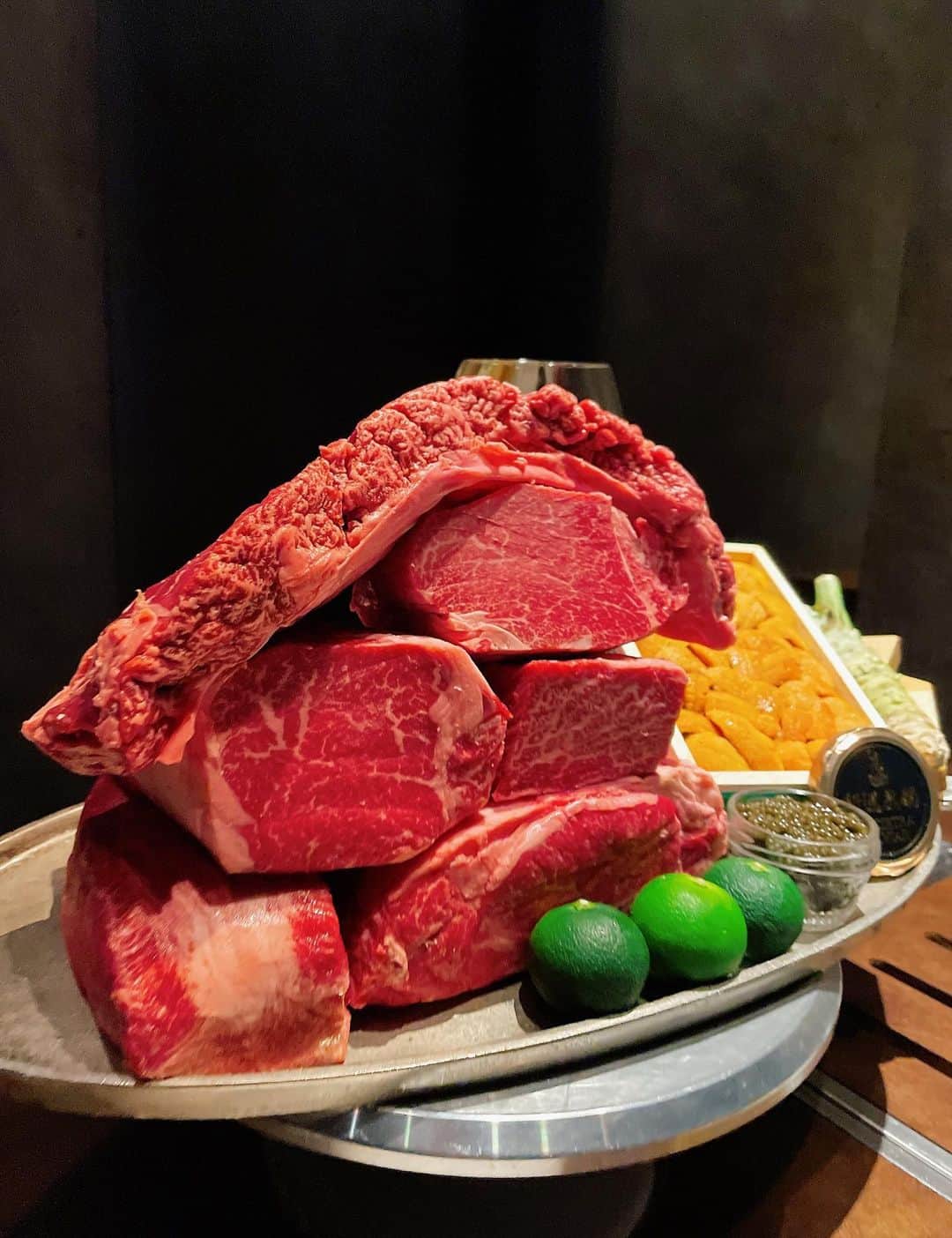 柑谷あゆみさんのインスタグラム写真 - (柑谷あゆみInstagram)「コナンちゃんとごはん🥩🍷  色々ハプニングがあった夜やったなー😊❗️❗️❗️  #ワイン好き #お肉好き #関西人 #落ち着く友達」4月30日 19時29分 - kantani_ayumi