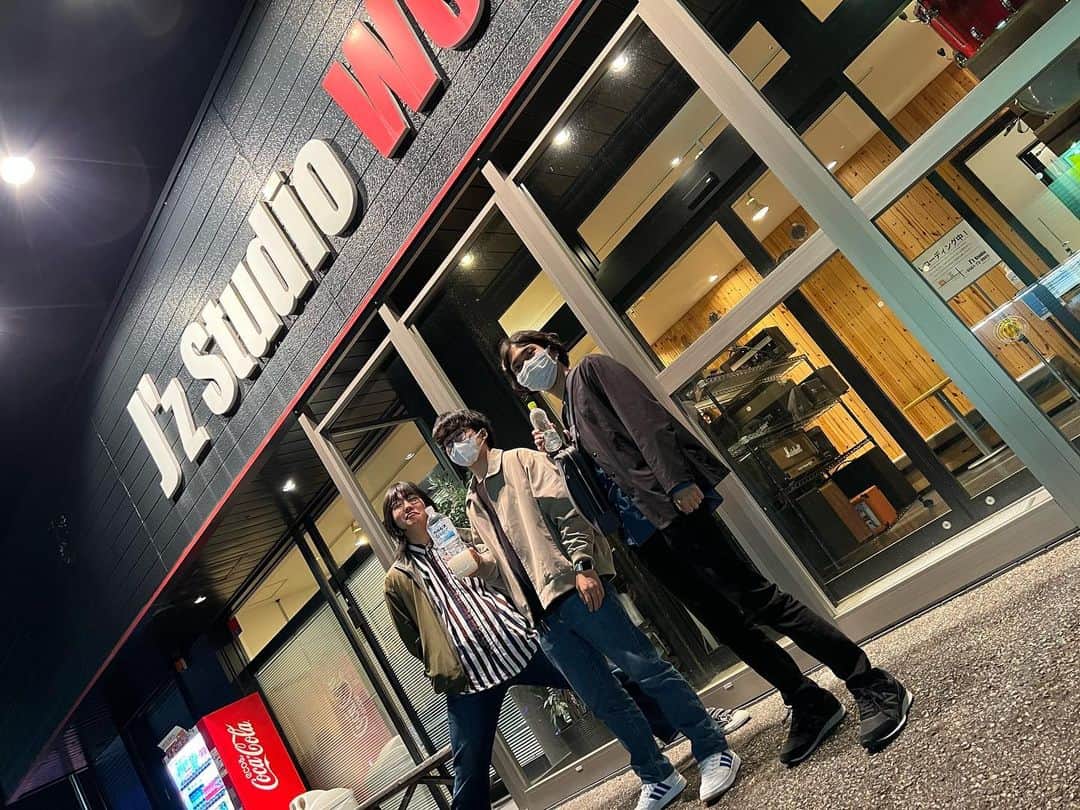歴史は踊るのインスタグラム：「レコーディングおしまい！ お疲れサンボ！」