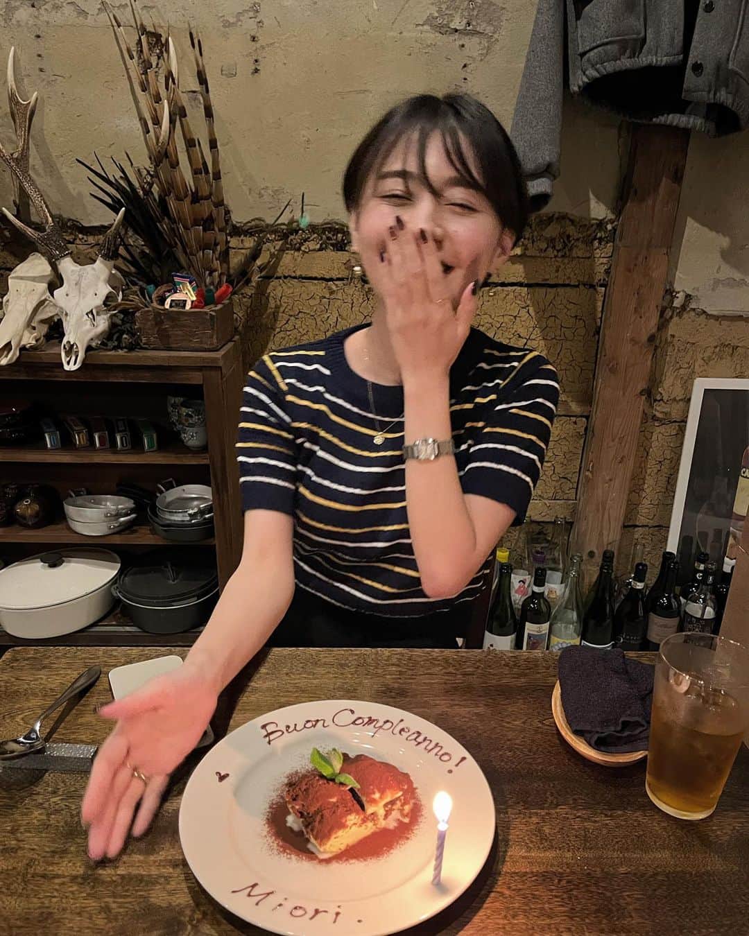 MIORIのインスタグラム：「・ 4/27に25歳になりました🥂  みんなお祝いのメッセージありがとう〜〜！🫶 DMにお返事は出来ないけど、ちゃんと全部読んでます🫶  20代後半に突入(？)ということで、精神年齢も実年齢に追いつくといいな😄  これからも末永く応援よろしくお願いします☺️🤍  #25thbirthday#mybirthday#誕生日#お誕生日ごはん」