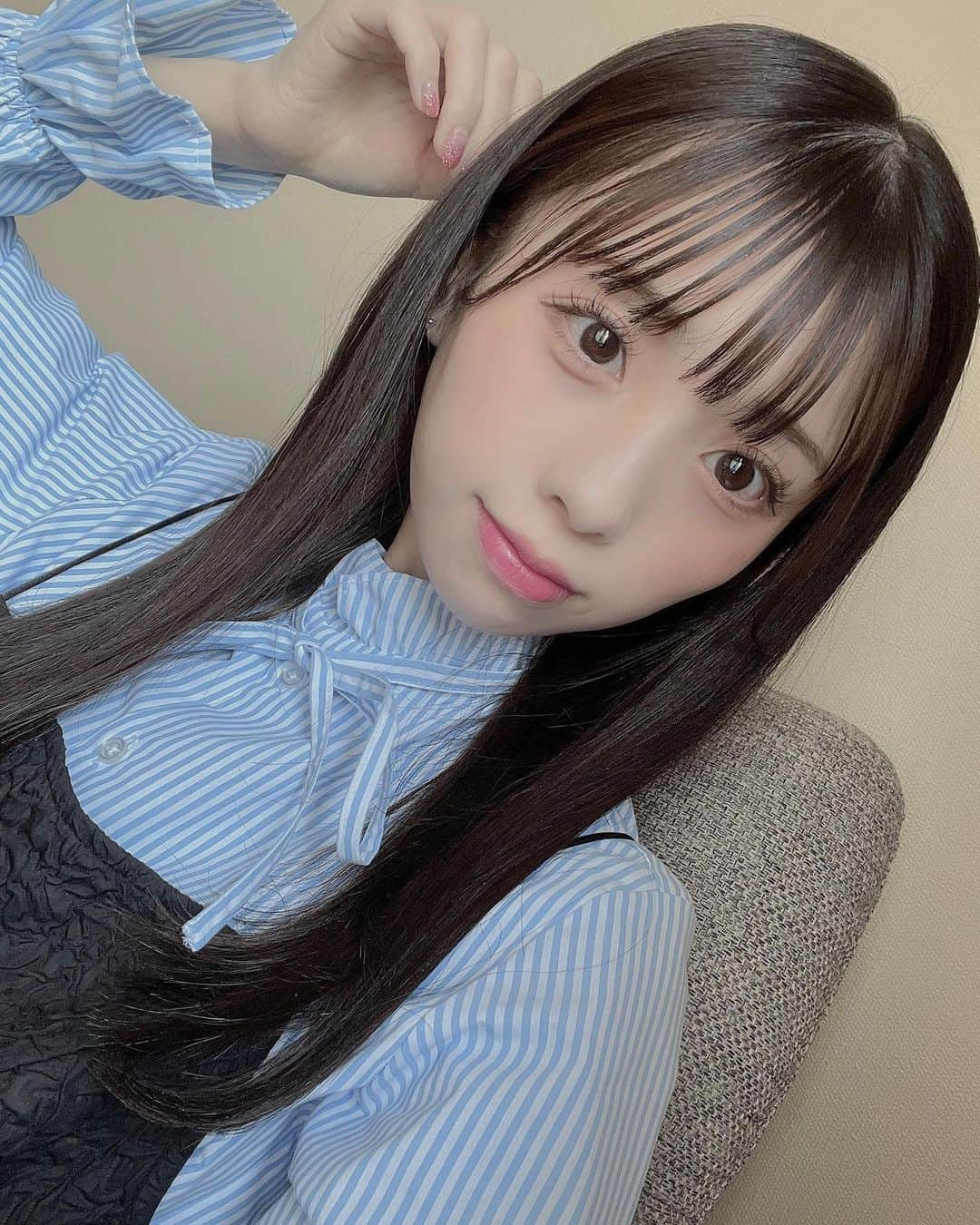 美咲優羽のインスタグラム：「. . .  美容室行きたい！ イメチェンしたい🤭  この日は顔が薄い日でした👶 . . .  #selca #selfie #셀카 #셀카그램 #today #ootd #dailylook #instagood #instalike #followme #自撮り女子 #自撮り #japanesegirl#japaneseidol#japanesegirls#粉我 #美白 #攝影#旅遊攝影 #拍攝#寫真#攝影日記#人像攝影#攝影師#互惠#拍照#台灣攝影師#人像摄影#攝影日常」