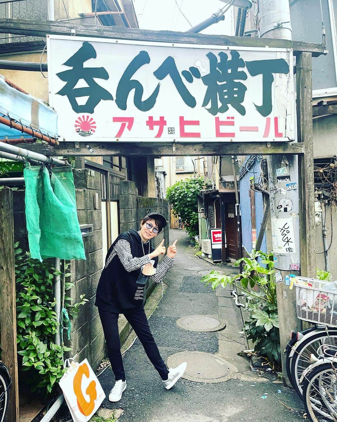 のインスタグラム：「ゴールデンウィークスタート💨  何年ぶりかな、立石のみ🍺 去年の今頃はきょっぴの お笑いライブの稽古してたよねー、 なんて話してて☺️   一年あっという間ですな！ 今日も楽しっ🤍  #ゴールデンウィーク #ブンカ堂 さわさんは #ジャイアン #九谷焼 #葛飾区 #立石飲み #呑んべ横丁立石  #バッドボーイズ清人」