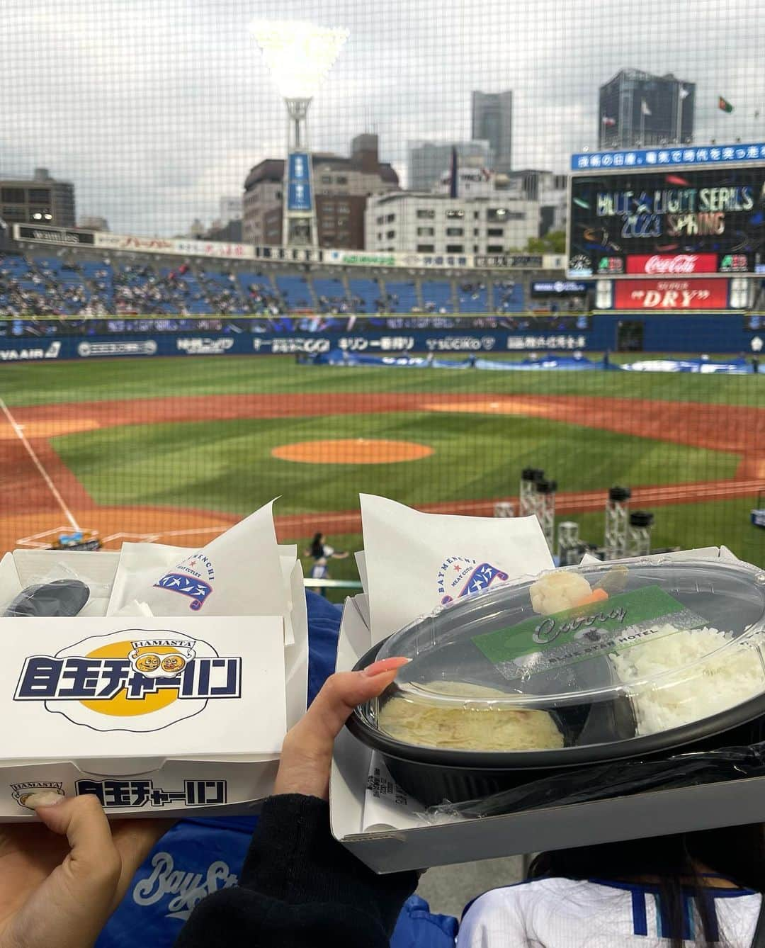 島崎由莉香さんのインスタグラム写真 - (島崎由莉香Instagram)「ブルーライト1日目！ 大応援メッセンジャーとしてハマスタ観戦してきました🌟  試合も勝って、試合後の相川七瀬さんのライブも最高に盛り上がって楽しい時間でしたっ⚾️💙  次の観戦も楽しみ☺︎  #Hisense #ハイセンス #横浜DeNAベイスターズ #baystars #大画面大応援プロジェクト #横浜応援にハイセンス参戦 #こんな所にハイセンス #sponsored #PR」4月30日 19時45分 - yurika_shimazaki