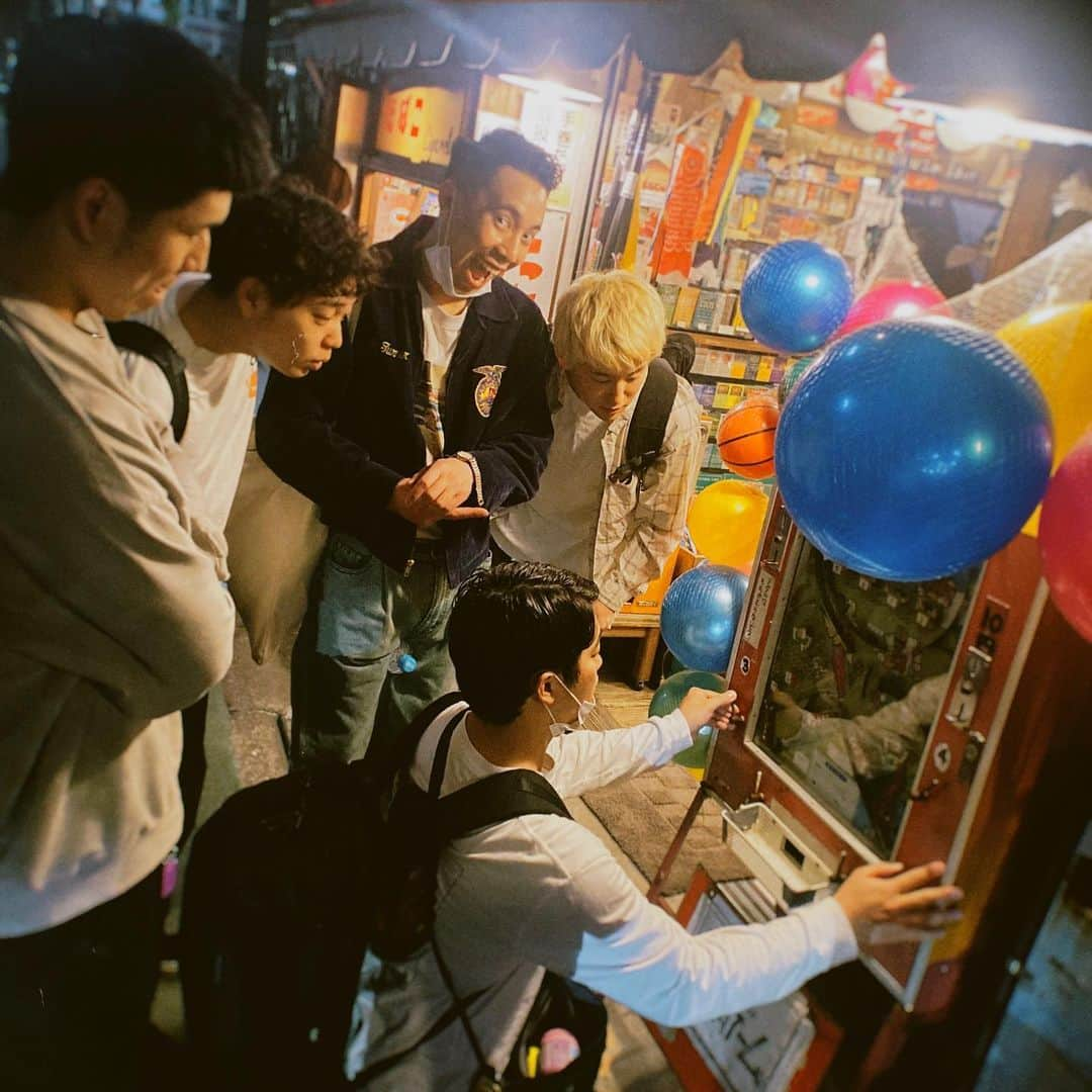 海老原歩美さんのインスタグラム写真 - (海老原歩美Instagram)「駄菓子屋で大勝ち🪙🪙  #新井薬師前  #駄菓子屋」4月30日 19時46分 - ebigori