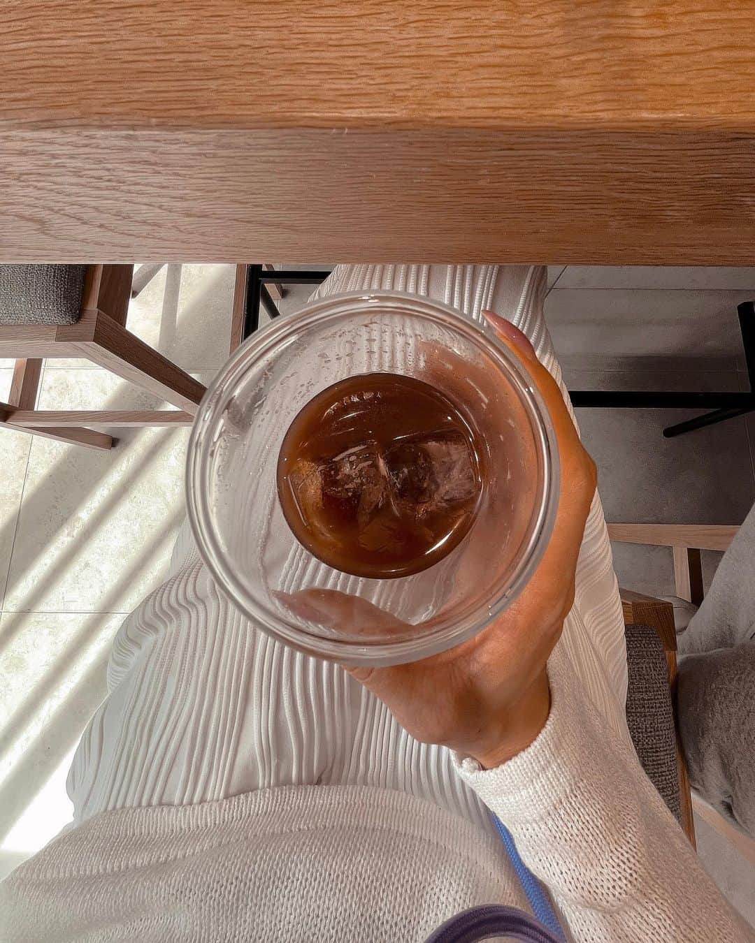 Erieのインスタグラム：「4月にオープンされた @bemyflora_kitchen にランチをしに行ってきました🍽  添加物/白砂糖/香料/着色料/保存料/グルテンAll freeの お食事が楽しめる、 「こんなに美味しいのに体にもいい」がテーマのレストラン🍃🍽  食前には、ブラジルの土地で育った野生＆有機の野菜や果物86種類をじっくり8年熟成させ、白砂糖や添加物を一切使用せず完成させた本物の酵素ペーストbe my floraを体に取り入れてからのランチ🤭  私は三穀ラーメンにどハマりしまして、 既に2回食べに行きました🤤🍽  今まで食べてきた中で一番美味しいと思った程のシャキシャキ　ピーマンが沢山入っていて🫑 グルテンフリーの麺、それに和風ダシのスープは飲み干しても罪悪感の無いヘルシーさ🥺  信じられません。  店内も自然光がたっぷり入って、 とても気持ちの良い時間が過ごせる場所でした🤍  またすぐ行こう🤭🤍  🍽 @bemyflora_kitchen」