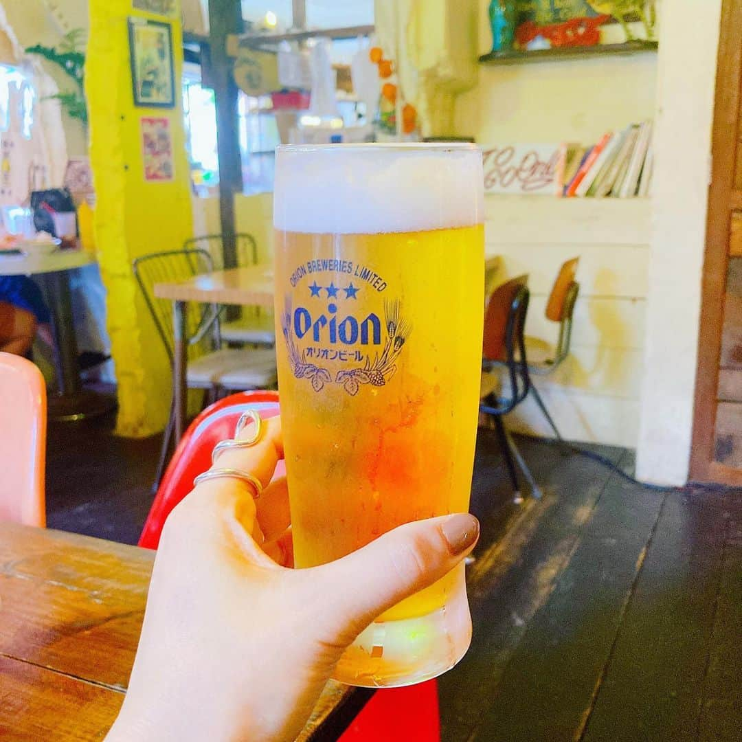 aiaiさんのインスタグラム写真 - (aiaiInstagram)「GORDIES   沖縄ハンバーガーランキングで いつも上位の有名店  オリオン生 ナチョス フィッシュ&チップス  食べなかったけど 写真だけ撮らせてもらった チーズバーガー🍔も 美味しそーでした✨  #沖縄 #沖縄旅行 #沖縄グルメ #北谷 #北谷グルメ #北谷町 #北谷ランチ #ハンバーガー #ハンバーガー屋 #gordies #旅行 #旅行好きな人と繋がりたい #沖縄旅行の思い出 #砂辺」4月30日 19時55分 - saltaiai