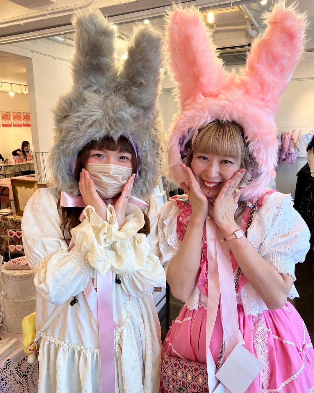 双木昭夫のインスタグラム：「今日のgirls market ありがとうございました💖 グレーのウサギさんが売れました💖」